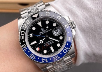 The Complete Guide: How to Set a Rolex GMT Master II