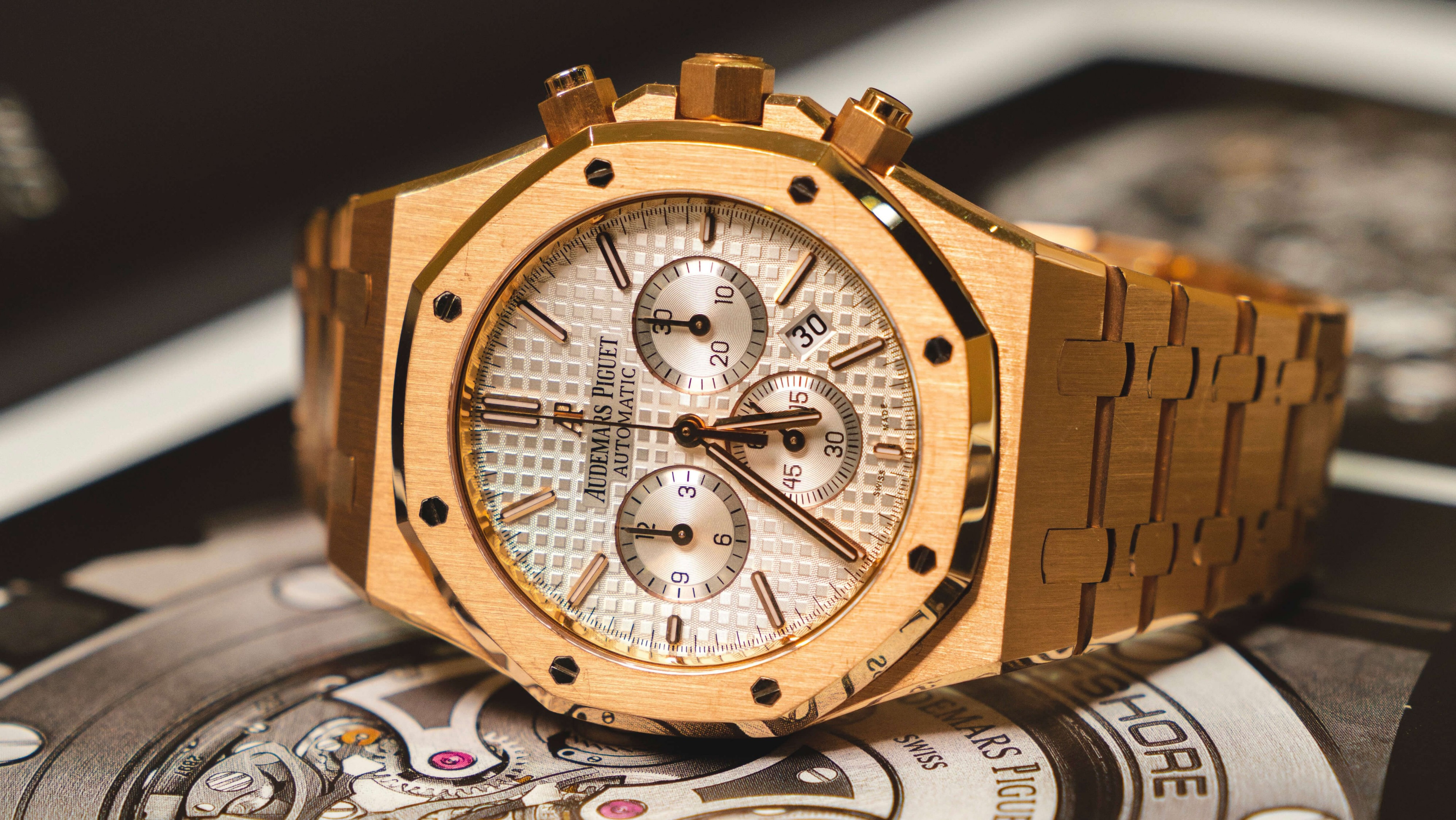 Audemars Piguet Royal Oak Replica Watch in Rose Gold with Silver Dial – Luxury Super Clone Automatic by BestReplicaWatch.co