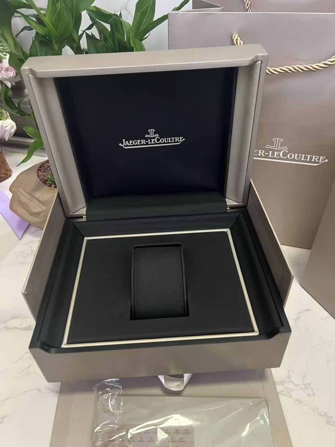 The Jaeger-LeCoultre Watch Box Full Set The Jaeger-LeCoultre Watch Box Full Set