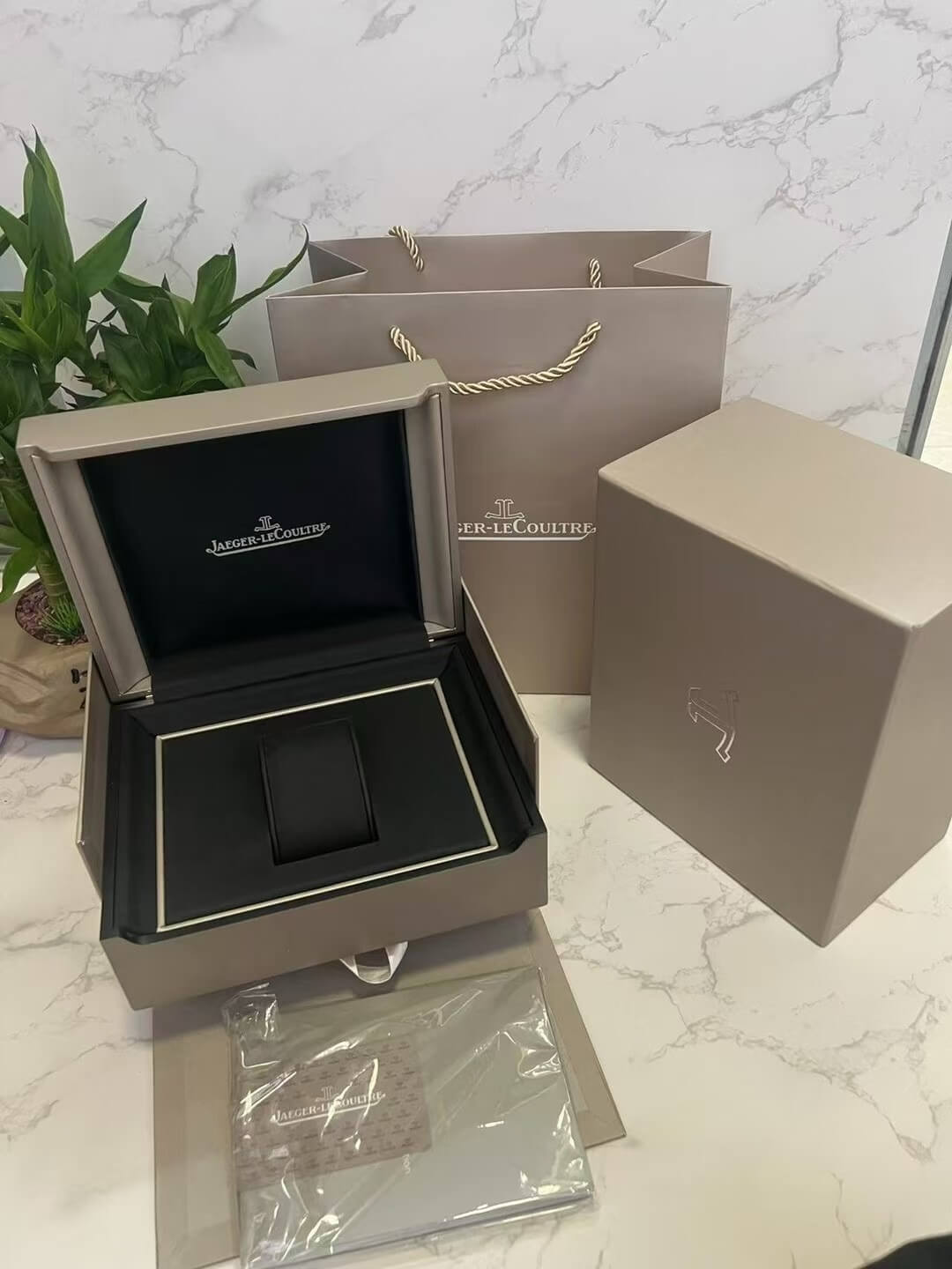 The Jaeger-LeCoultre Watch Box Full Set The Jaeger-LeCoultre Watch Box Full Set