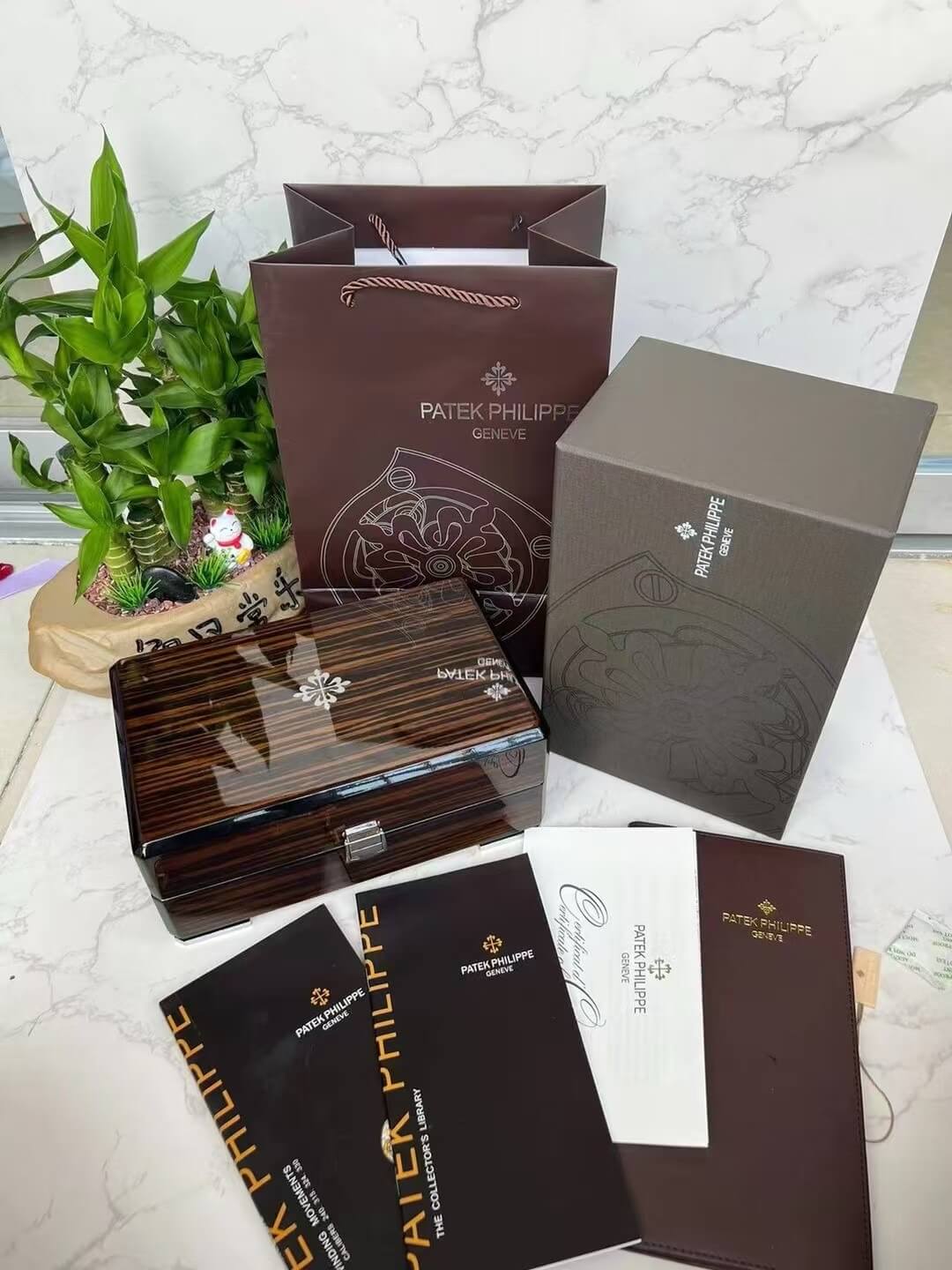 The Patek Philippe Watch Box Full Set The Patek Philippe Watch Box Full Set