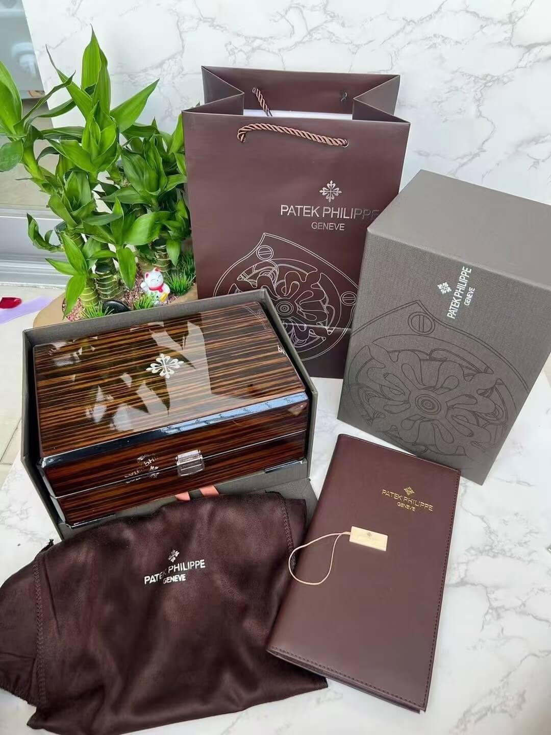 The Patek Philippe Watch Box Full Set The Patek Philippe Watch Box Full Set