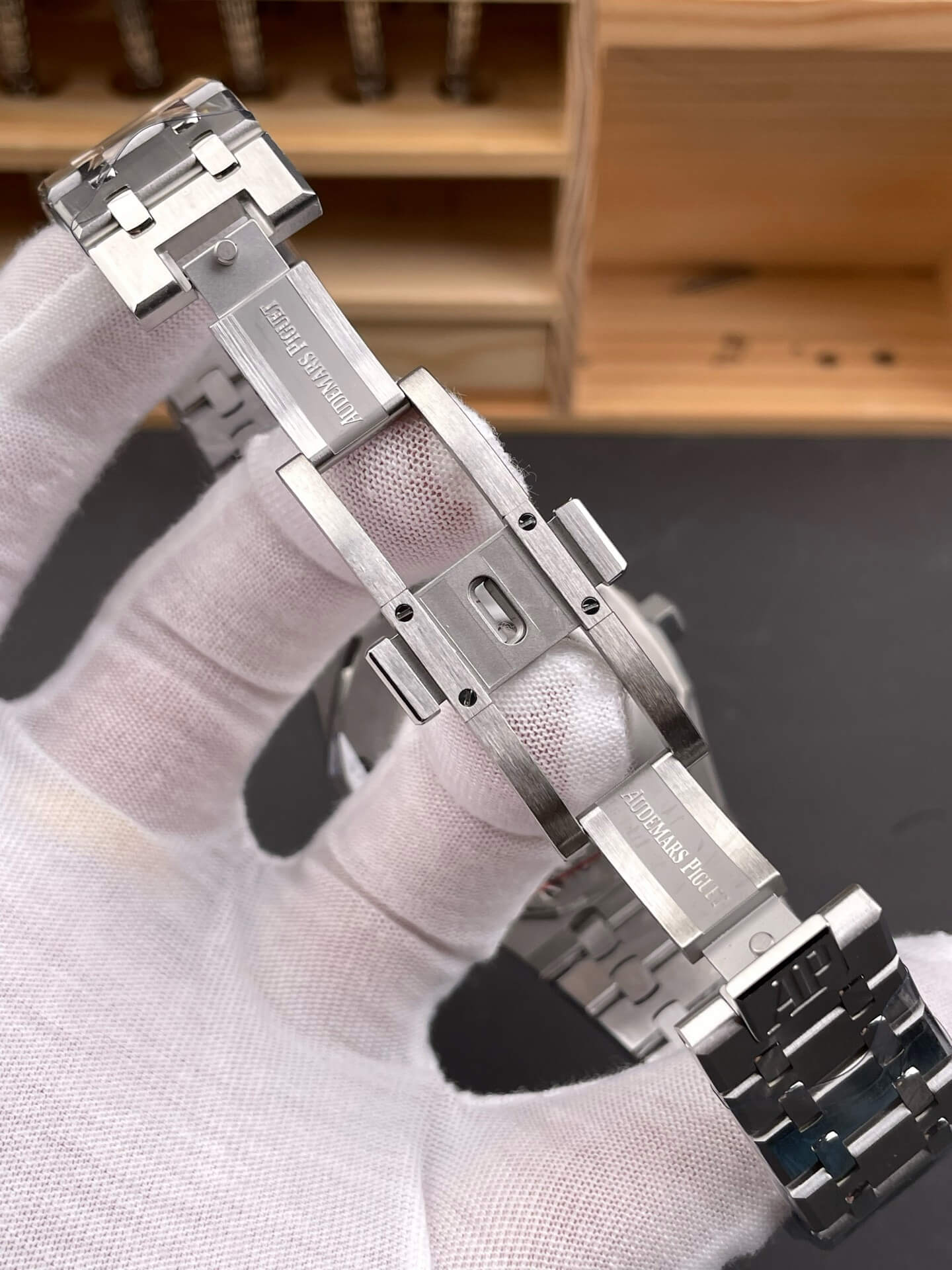 Audemars Piguet Replica Royal Oak Super Clone Watch 15400ST.OO.1220ST.02 Audemars Piguet Replica Royal Oak Super Clone Watch 15400ST.OO.1220ST.02