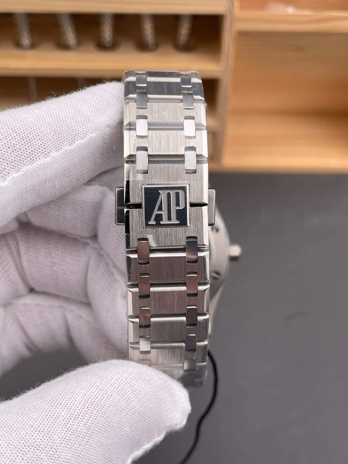 Audemars Piguet Replica Royal Oak Super Clone Watch 15202IP.OO.1240IP.01