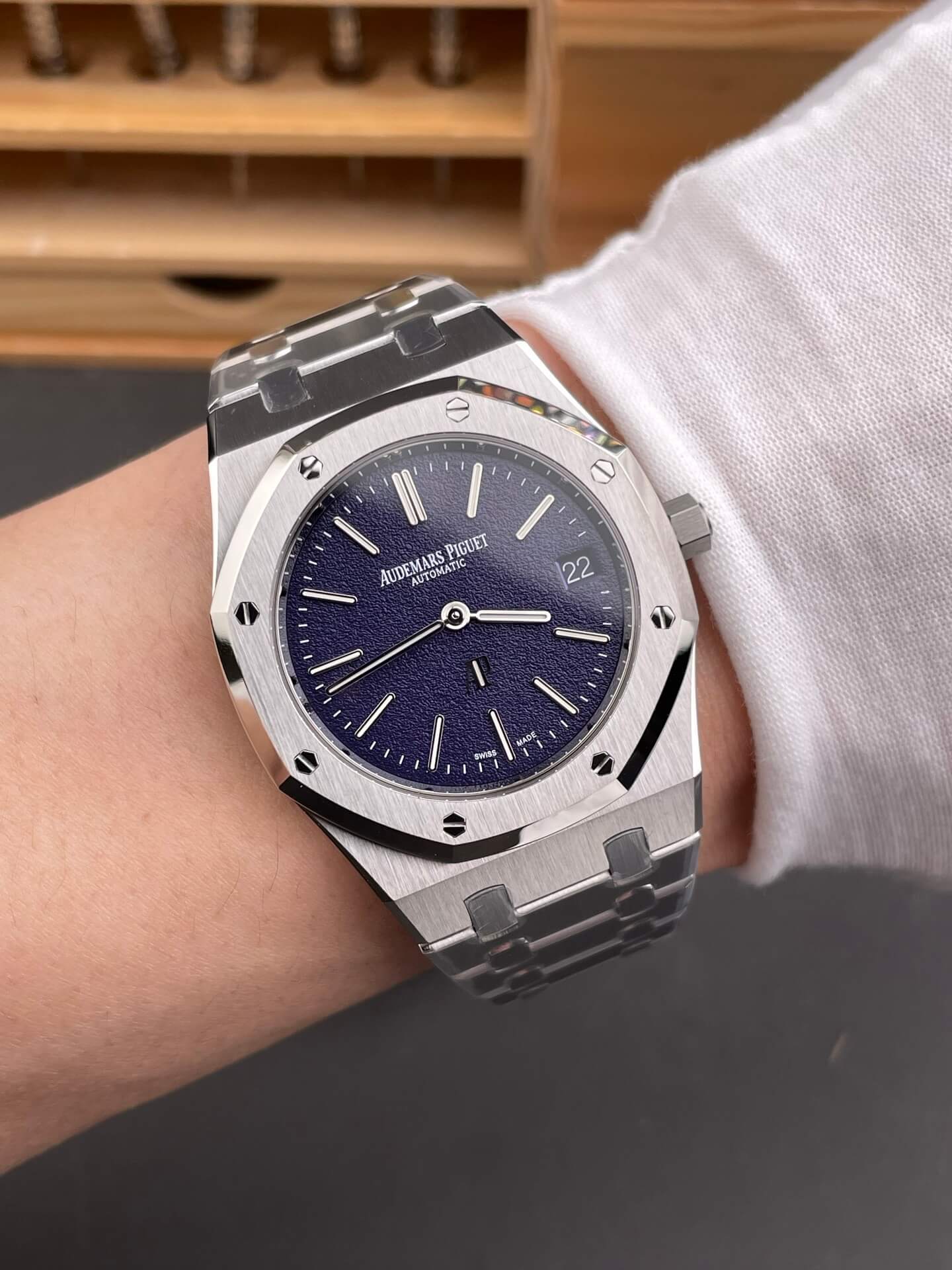 Audemars Piguet Replica Royal Oak Super Clone Watch 16202BC.OO.1240BC.02