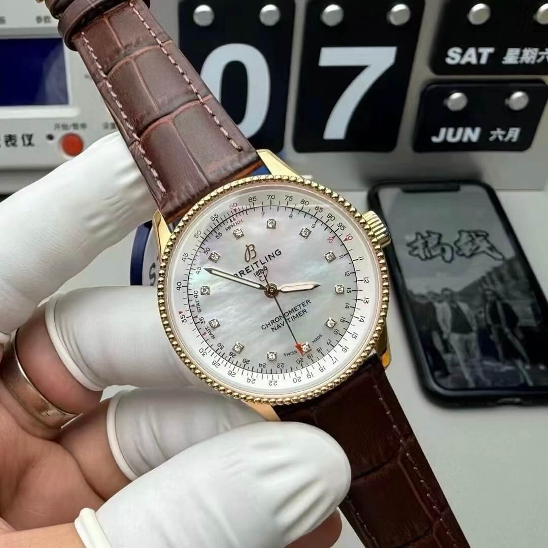 Breitling Replica Navitimer Automatic 35 Super Clone Watch R17395211A1P1