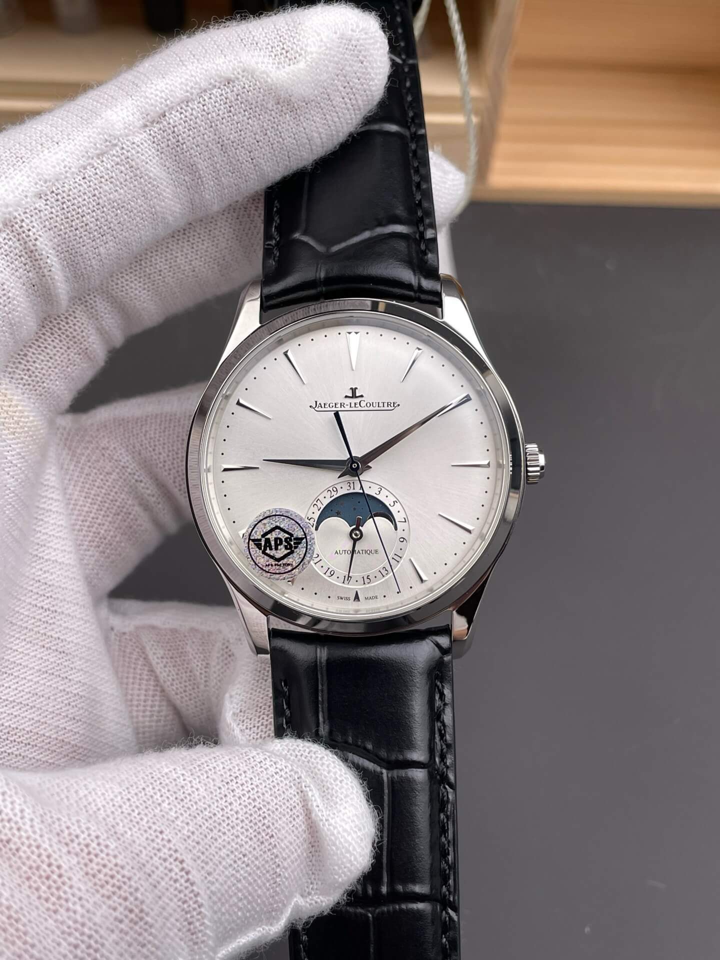 Jaeger-LeCoultre Replica Master Ultra Thin Moon Super Clone Watch Q1248421 Jaeger-LeCoultre Replica Master Ultra Thin Moon Super Clone Watch Q1248421