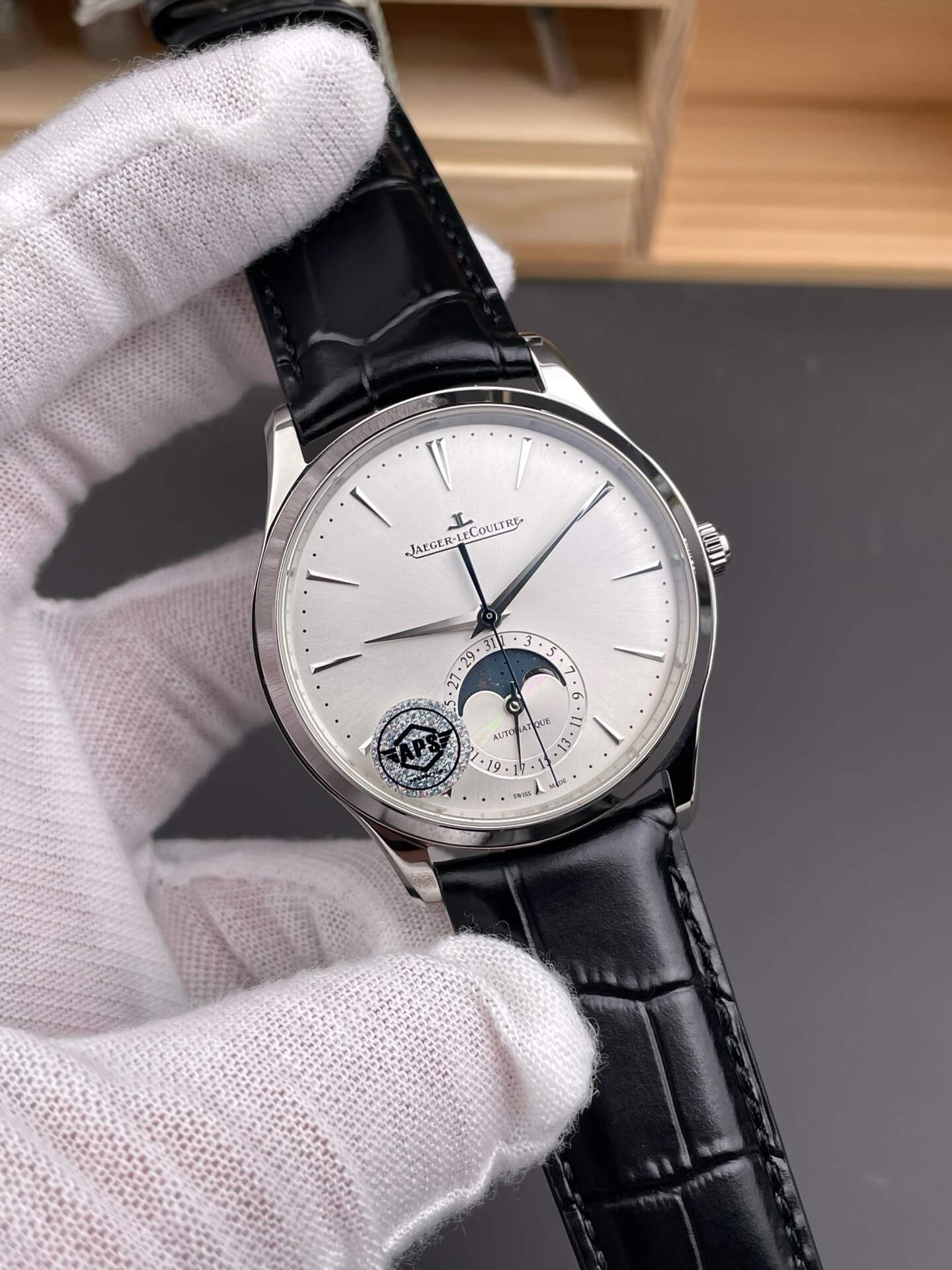 Jaeger-LeCoultre Replica Master Ultra Thin Moon Super Clone Watch Q1248421 Jaeger-LeCoultre Replica Master Ultra Thin Moon Super Clone Watch Q1248421