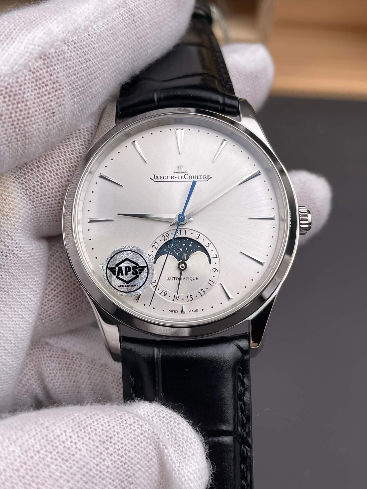 Jaeger-LeCoultre Replica Master Ultra Thin Moon Super Clone Watch Q1248421 Jaeger-LeCoultre Replica Master Ultra Thin Moon Super Clone Watch Q1248421