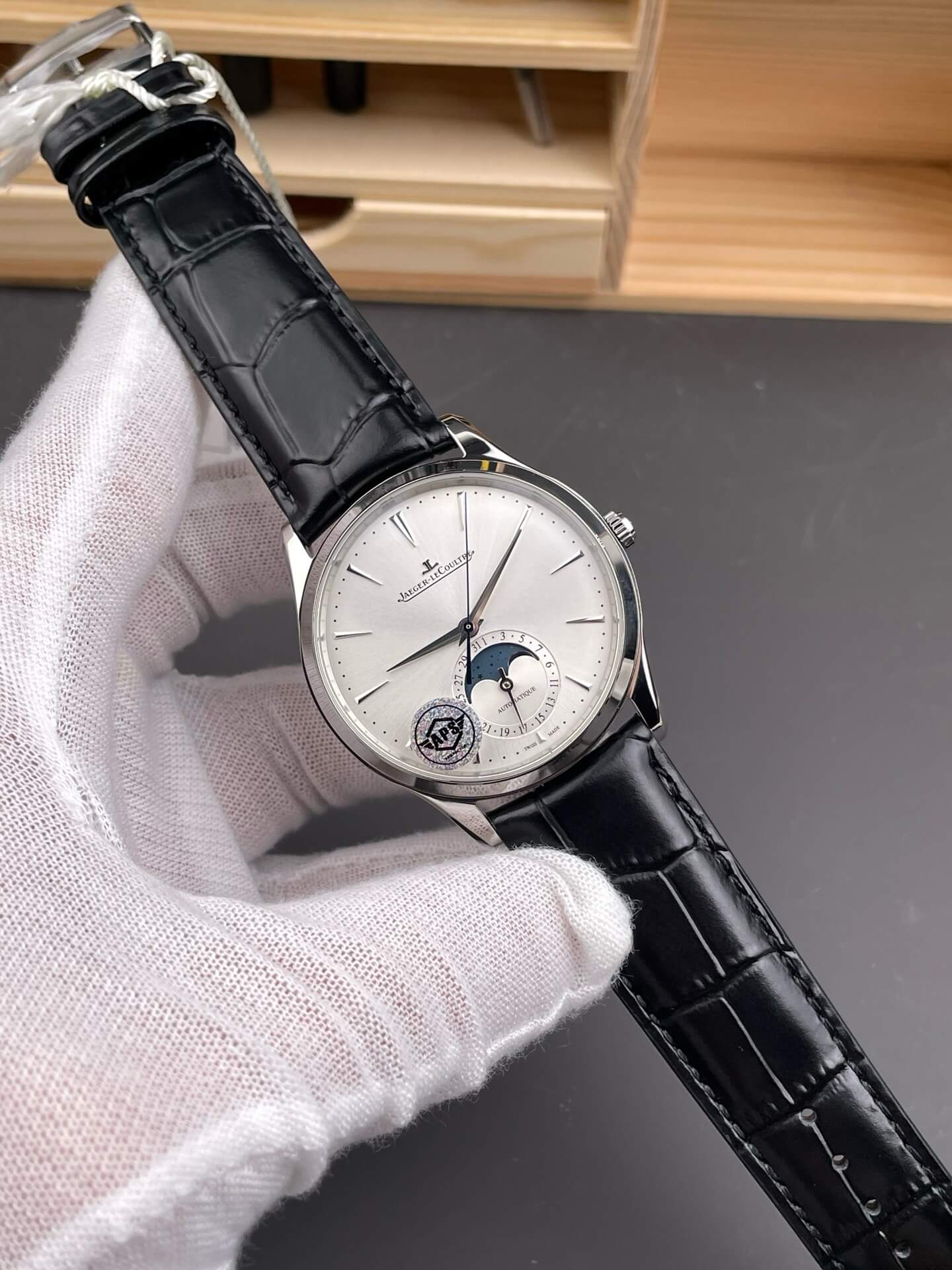 Jaeger-LeCoultre Replica Master Ultra Thin Moon Super Clone Watch Q1248421 Jaeger-LeCoultre Replica Master Ultra Thin Moon Super Clone Watch Q1248421