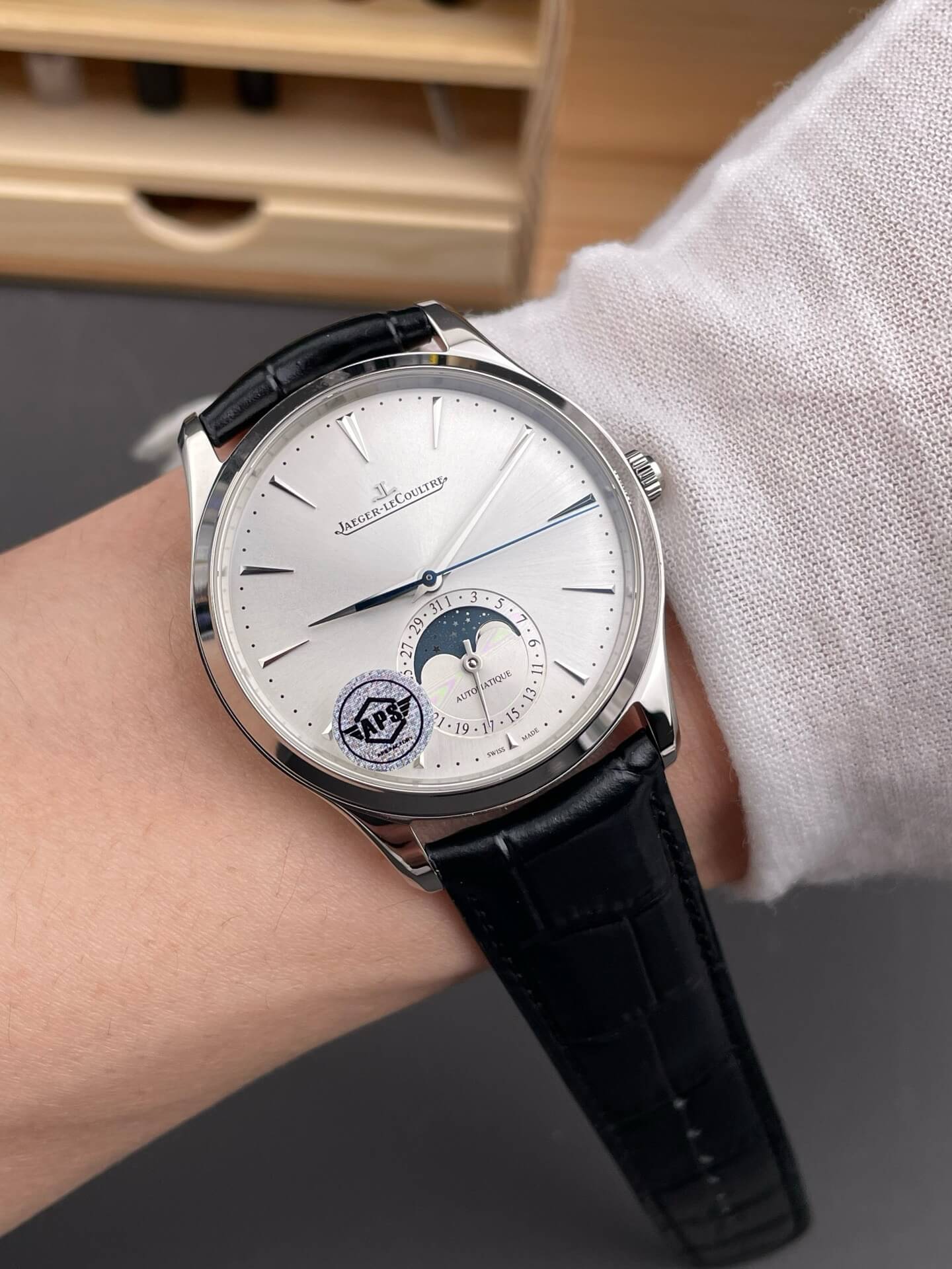Jaeger-LeCoultre Replica Master Ultra Thin Moon Super Clone Watch Q1248421 Jaeger-LeCoultre Replica Master Ultra Thin Moon Super Clone Watch Q1248421