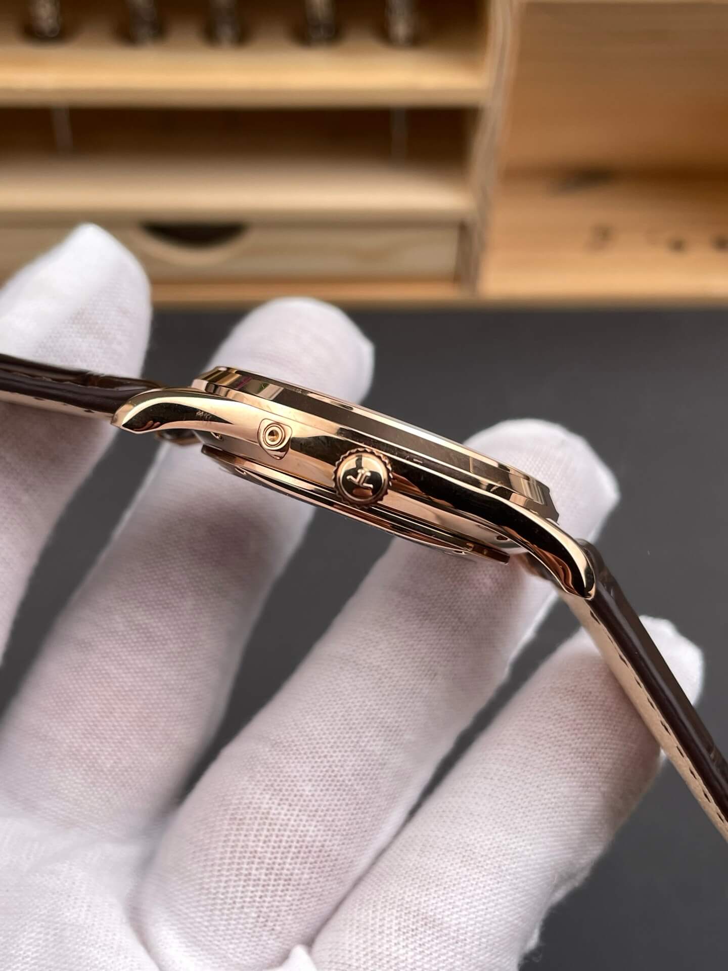 Jaeger-LeCoultre Replica Master Ultra Thin Moon Super Clone Watch Q1362510 Jaeger-LeCoultre Replica Master Ultra Thin Moon Super Clone Watch Q1362510