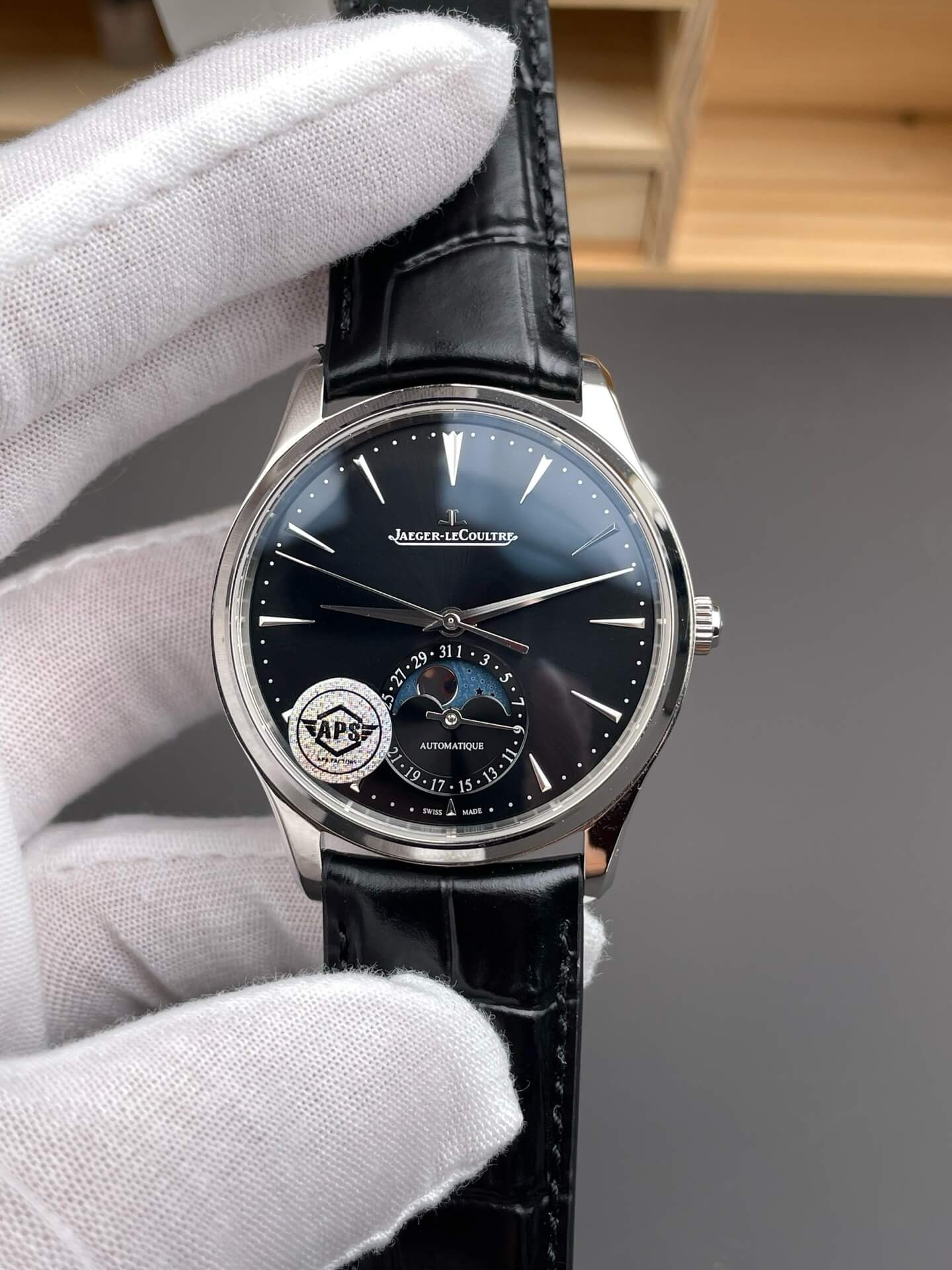 Jaeger-LeCoultre Replica Master Ultra Thin Moon Super Clone Watch Q1368471 Jaeger-LeCoultre Replica Master Ultra Thin Moon Super Clone Watch Q1368471