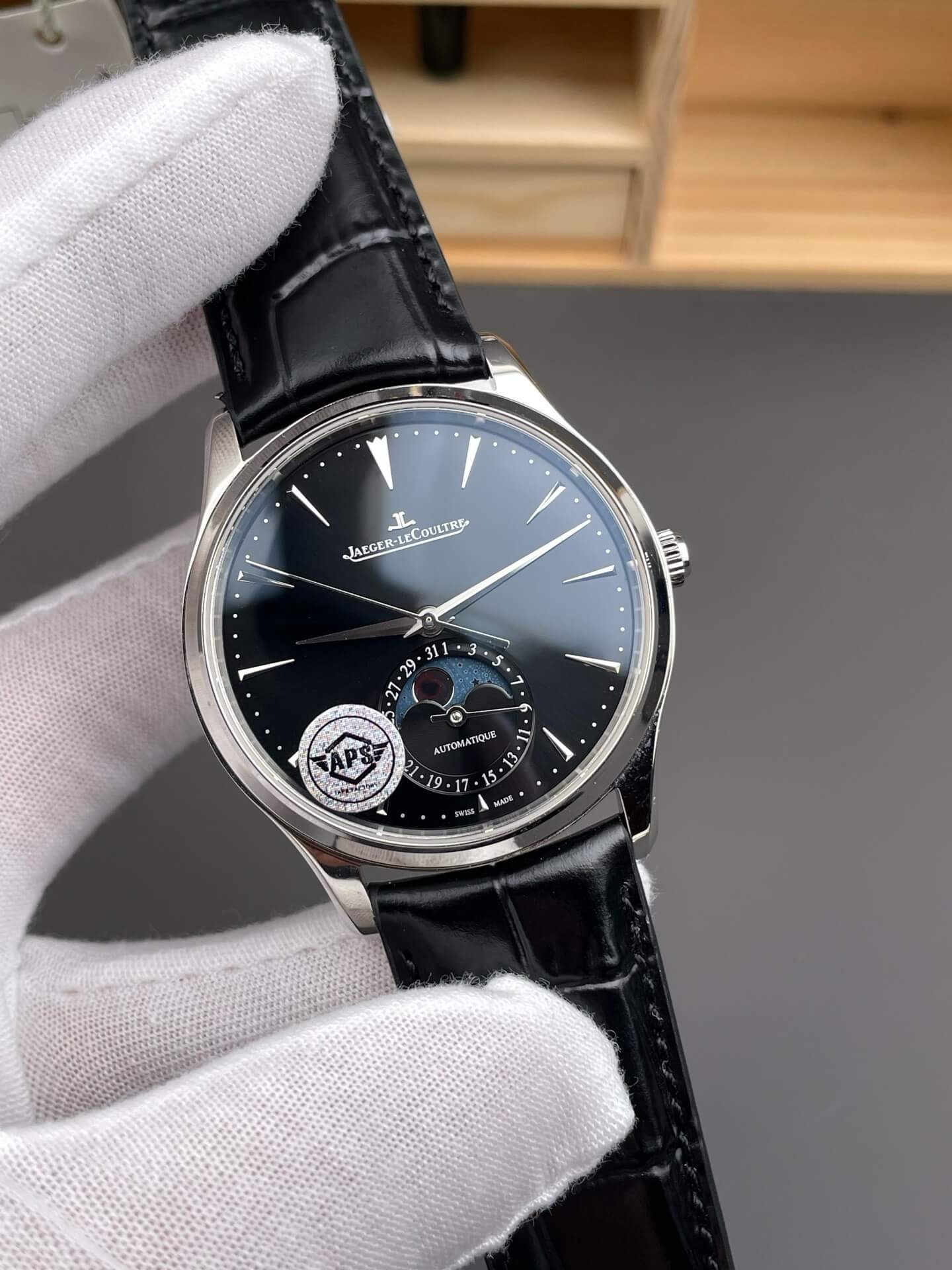 Jaeger-LeCoultre Replica Master Ultra Thin Moon Super Clone Watch Q1368471 Jaeger-LeCoultre Replica Master Ultra Thin Moon Super Clone Watch Q1368471