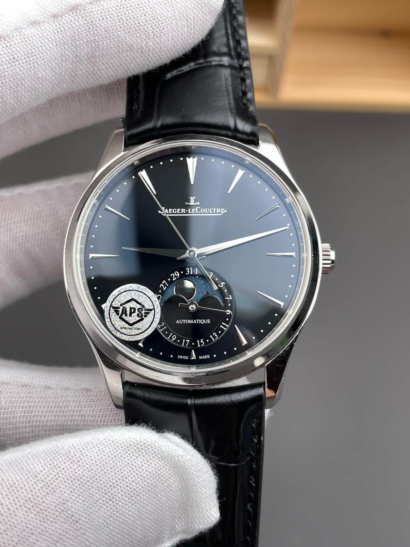 Jaeger-LeCoultre Replica Master Ultra Thin Moon Super Clone Watch Q1368471 Jaeger-LeCoultre Replica Master Ultra Thin Moon Super Clone Watch Q1368471
