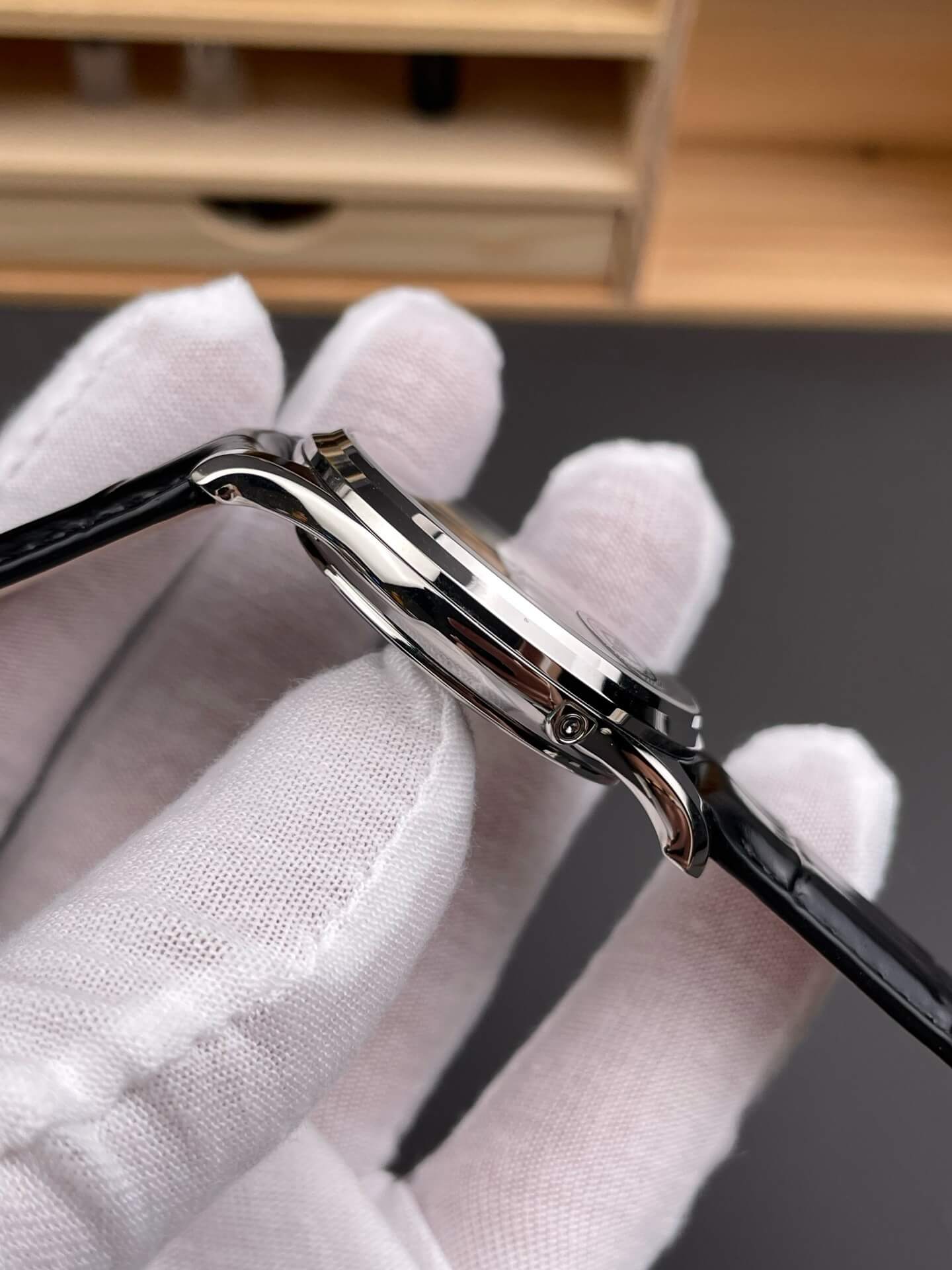 Jaeger-LeCoultre Replica Master Ultra Thin Moon Super Clone Watch Q1368471 Jaeger-LeCoultre Replica Master Ultra Thin Moon Super Clone Watch Q1368471