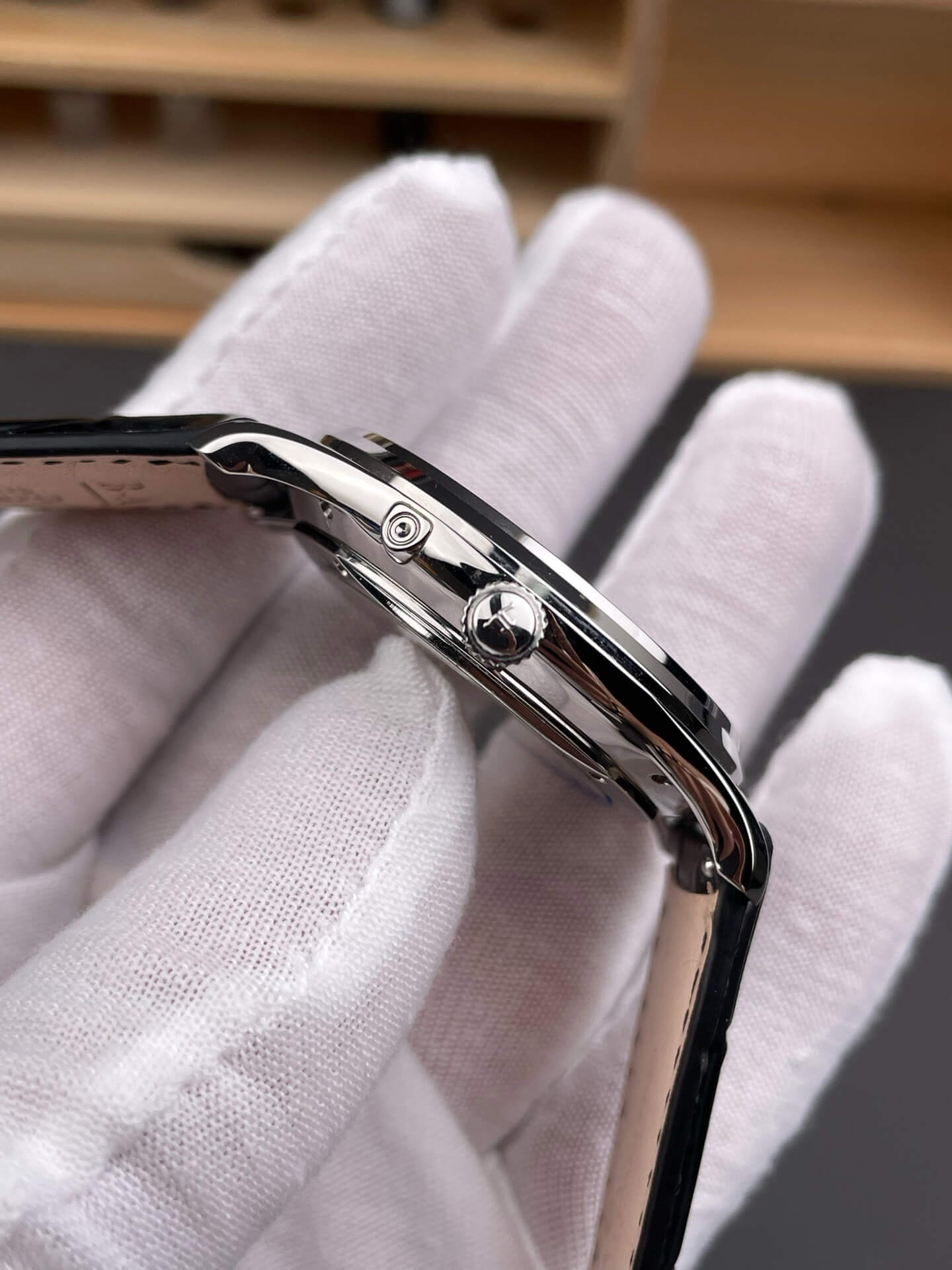 Jaeger-LeCoultre Replica Master Ultra Thin Moon Super Clone Watch Q1368471 Jaeger-LeCoultre Replica Master Ultra Thin Moon Super Clone Watch Q1368471