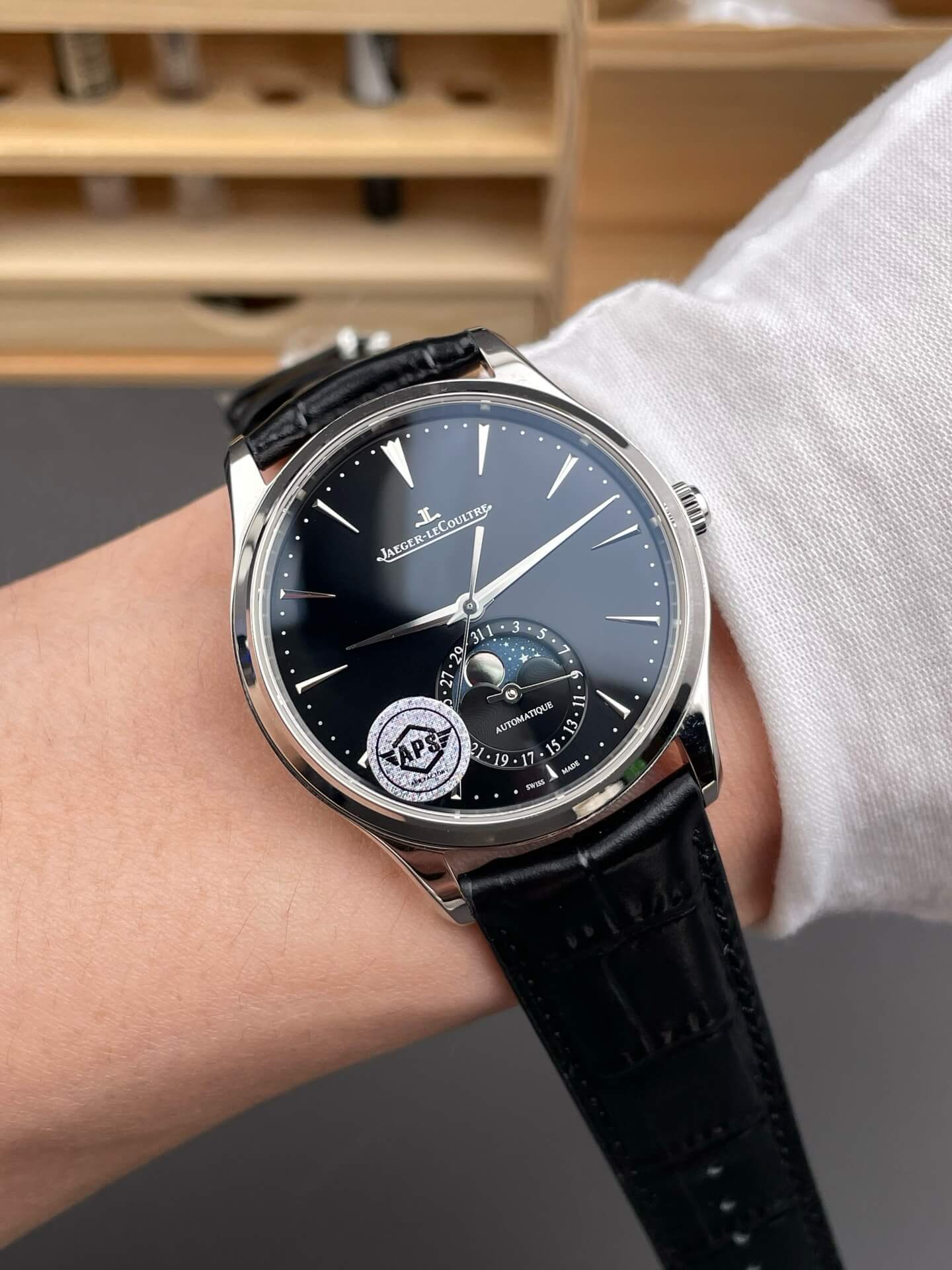 Jaeger-LeCoultre Replica Master Ultra Thin Moon Super Clone Watch Q1368471 Jaeger-LeCoultre Replica Master Ultra Thin Moon Super Clone Watch Q1368471