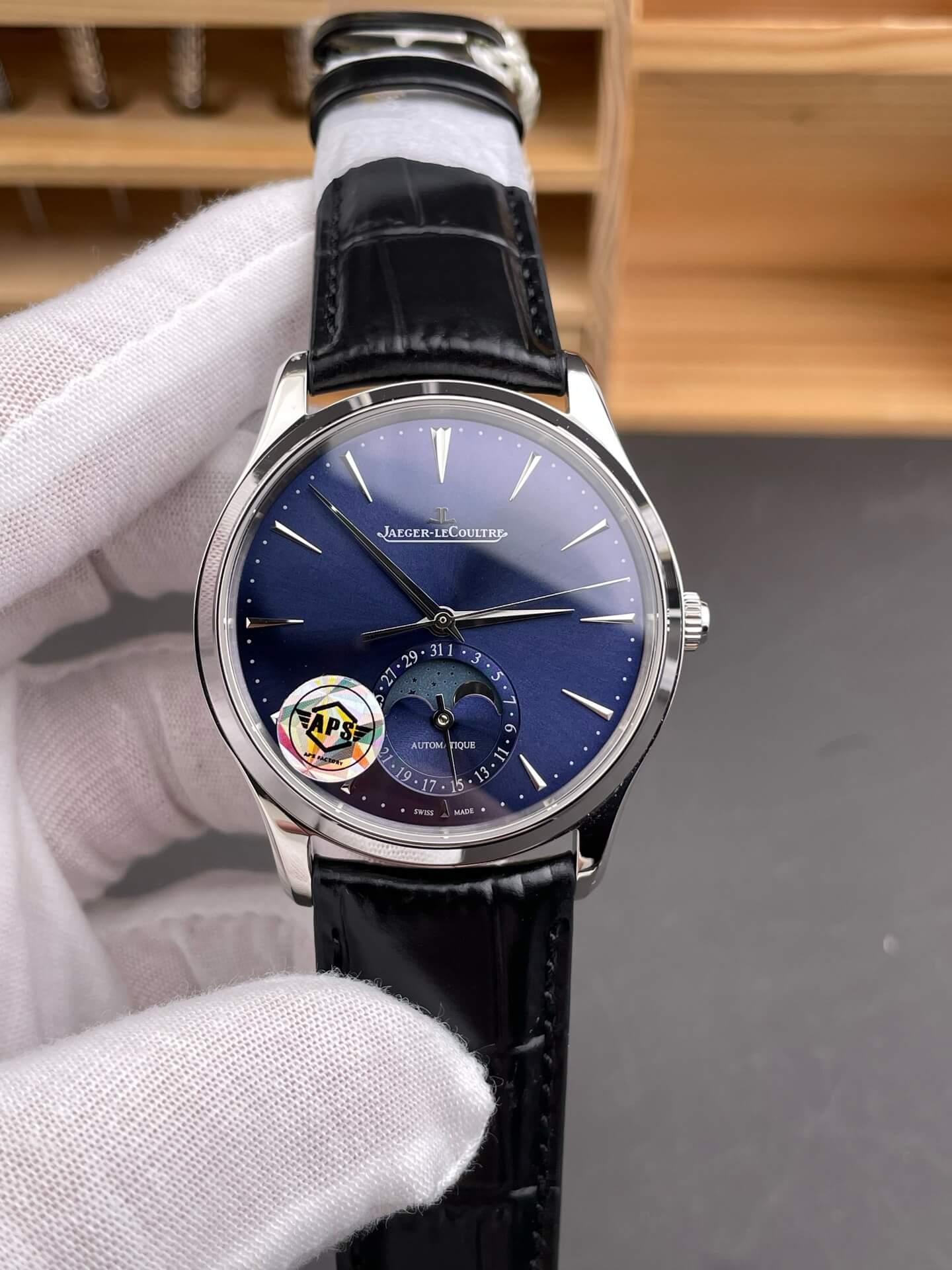 Jaeger-LeCoultre Replica Master Ultra Thin Moon Super Clone Watch Q1368480