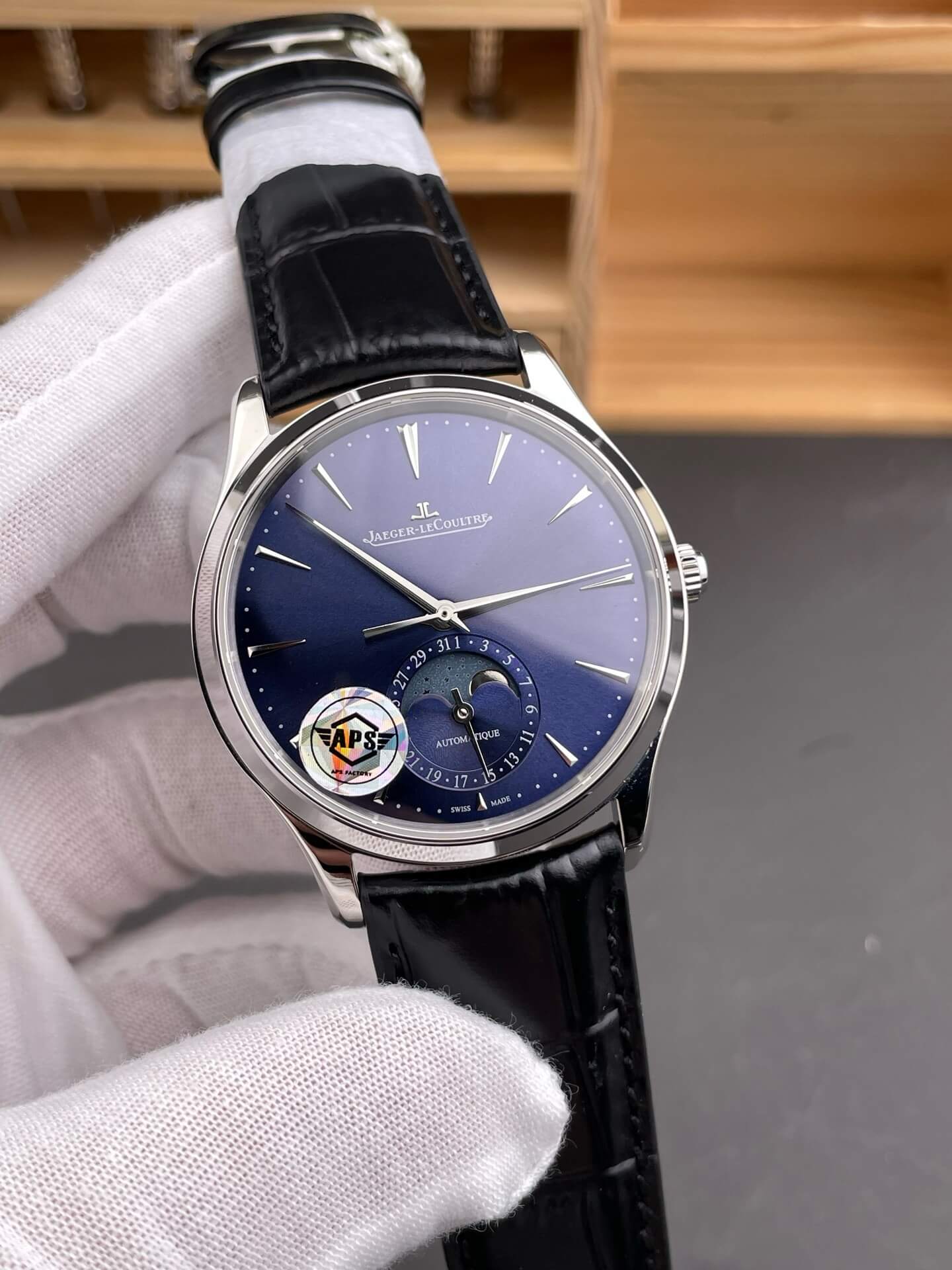 Jaeger-LeCoultre Replica Master Ultra Thin Moon Super Clone Watch Q1368480