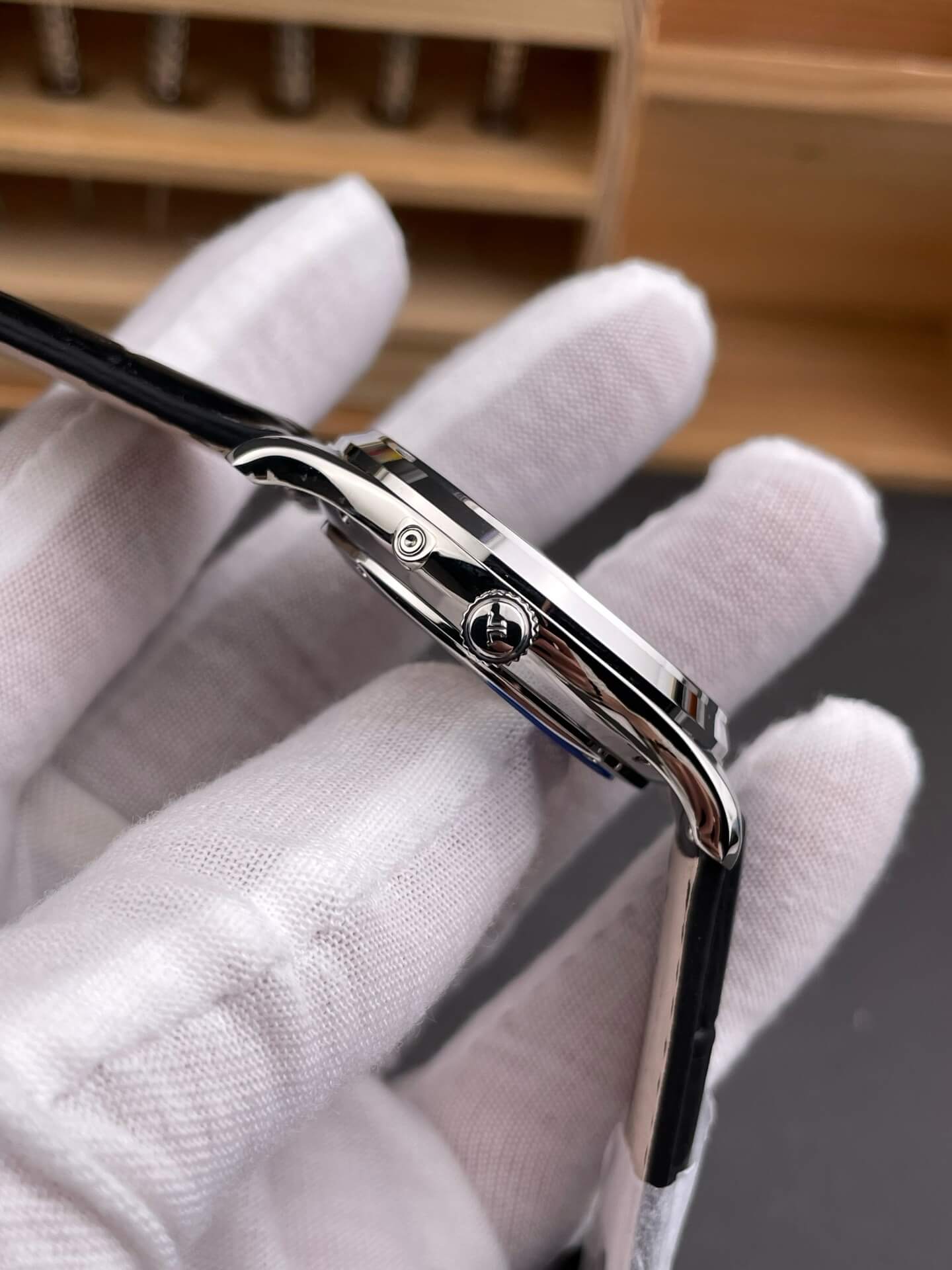 Jaeger-LeCoultre Replica Master Ultra Thin Moon Super Clone Watch Q1368480