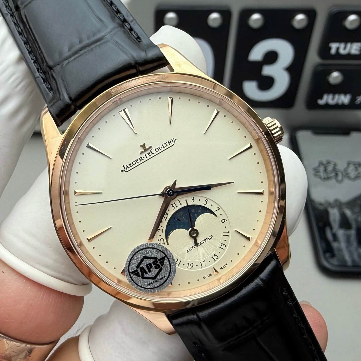 Jaeger-LeCoultre Replica Master Ultra Thin Moon Super Clone Watch Q1362511