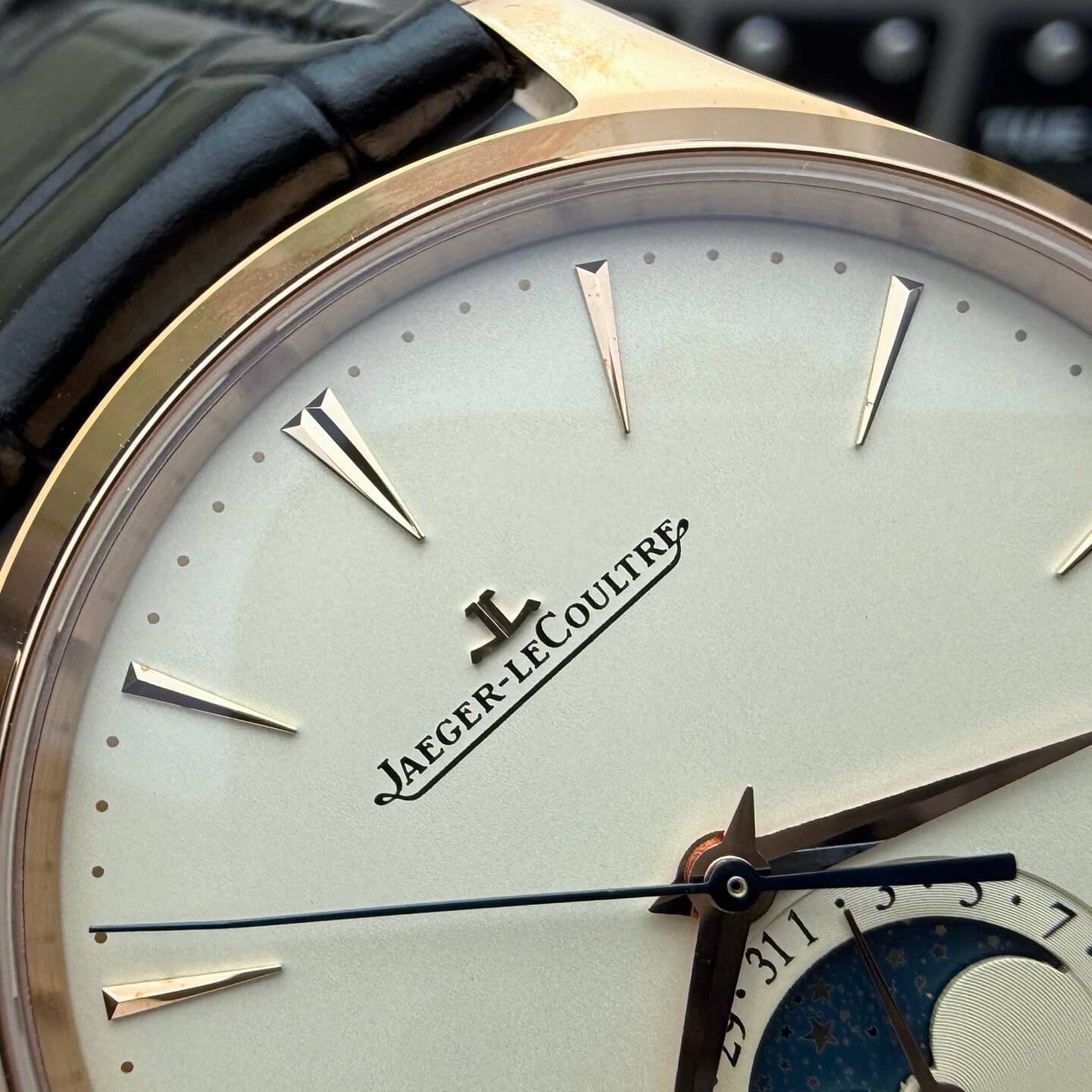 Jaeger-LeCoultre Replica Master Ultra Thin Moon Super Clone Watch Q1362511