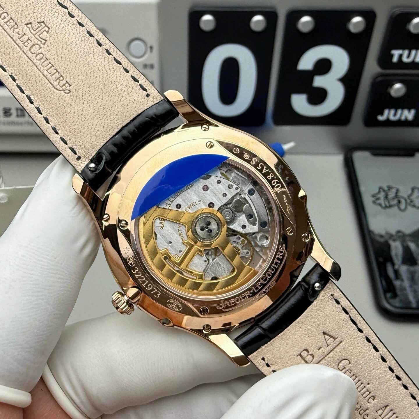 Jaeger-LeCoultre Replica Master Ultra Thin Moon Super Clone Watch Q1362511