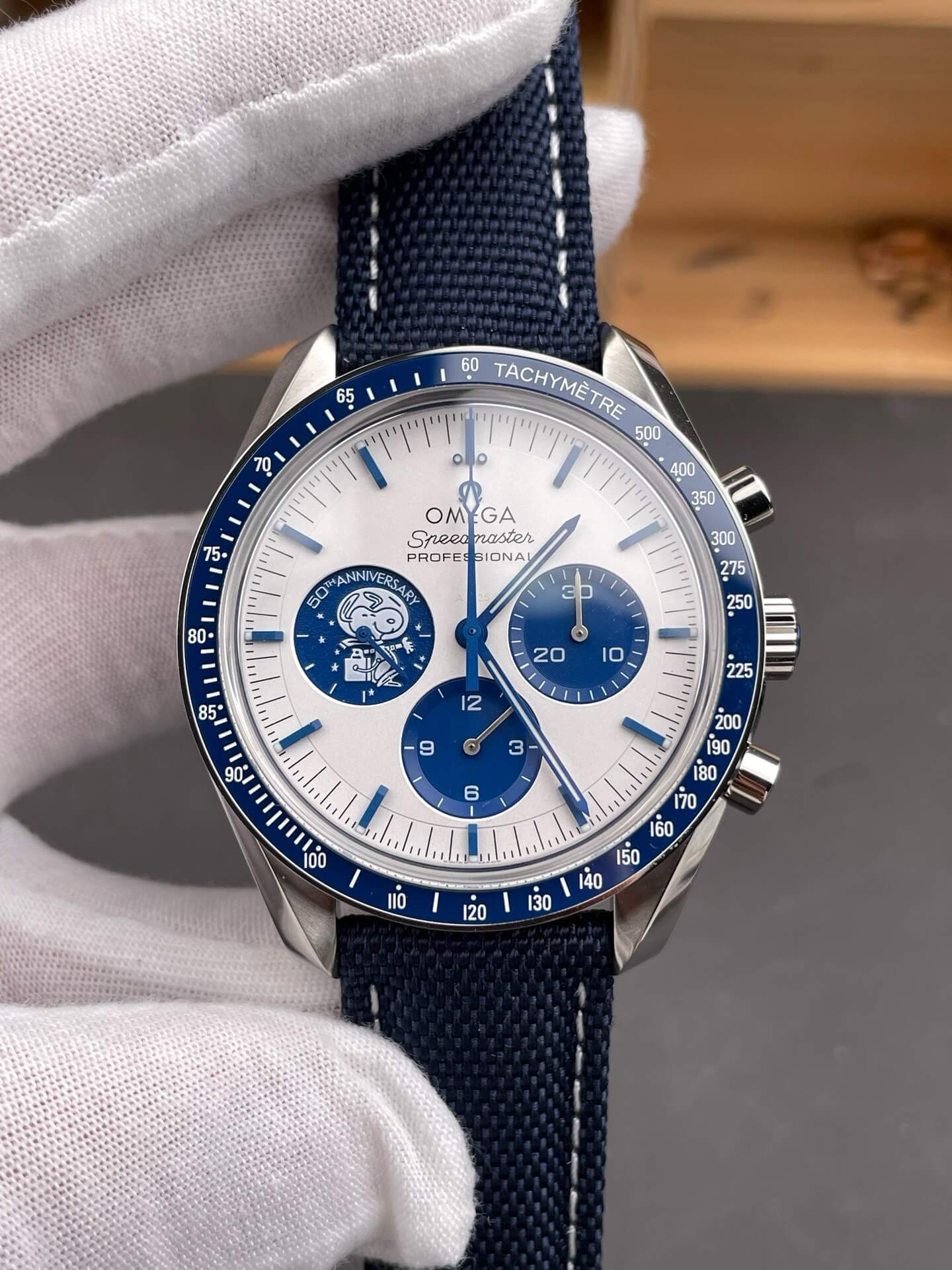 Omega Replica Speedmaster “Silver Snoopy Award” 50th Anniversary Super Clone Watch 31032425002001