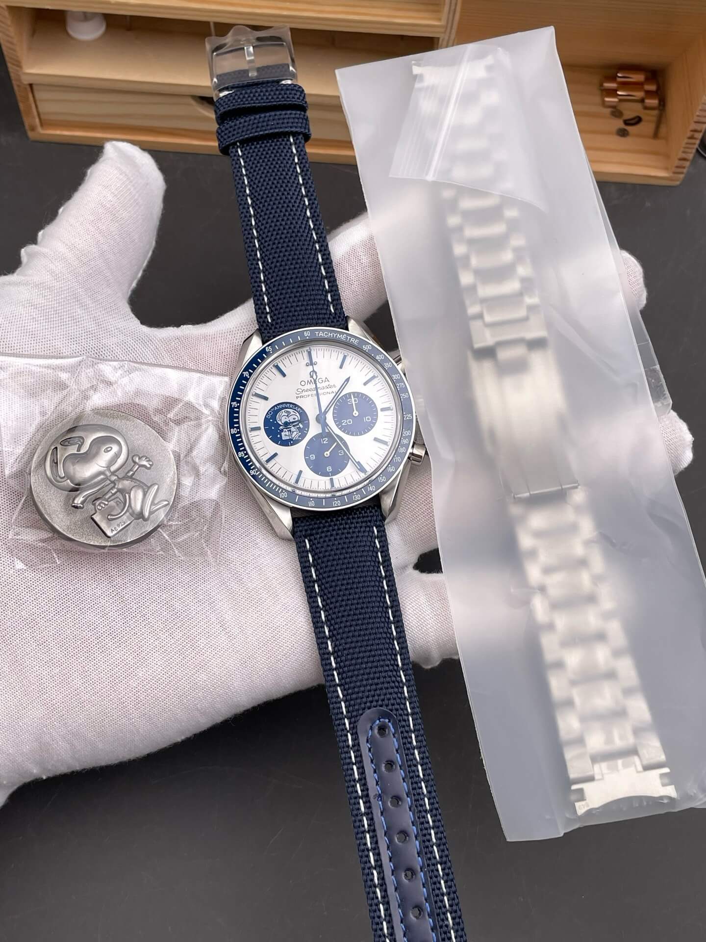 Omega Replica Speedmaster “Silver Snoopy Award” 50th Anniversary Super Clone Watch 31032425002001