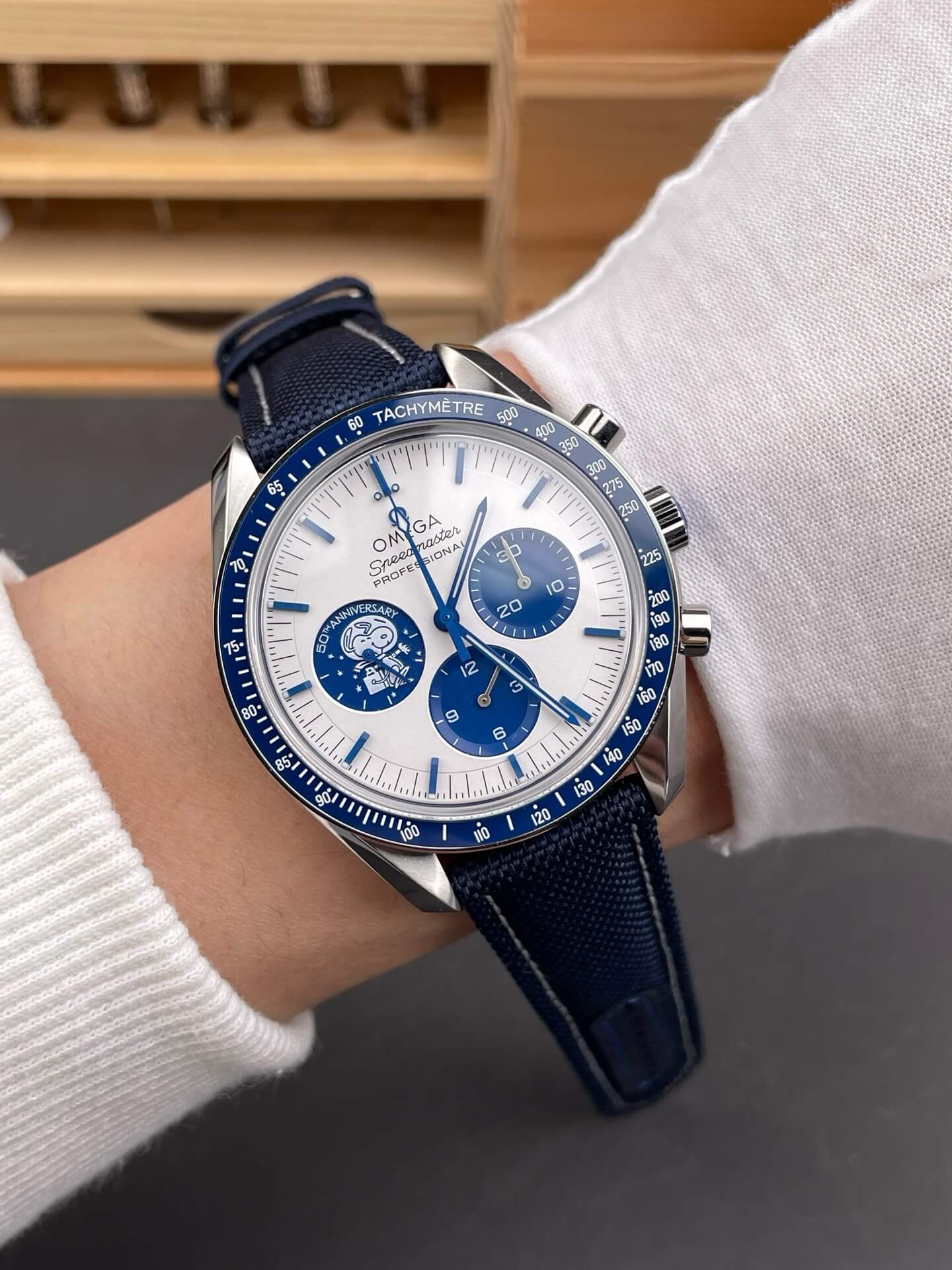 Omega Replica Speedmaster “Silver Snoopy Award” 50th Anniversary Super Clone Watch 31032425002001