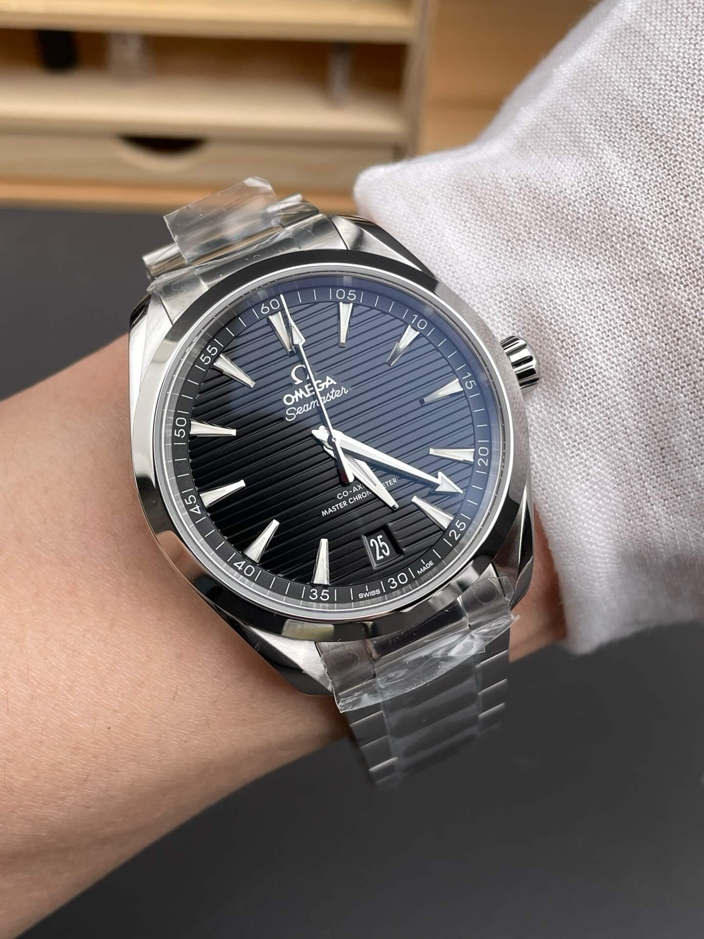 Omega Replica Seamaster Aqua Terra 150M Super Clone Watch 22010412101001 Omega Replica Seamaster Aqua Terra 150M Super Clone Watch 22010412101001