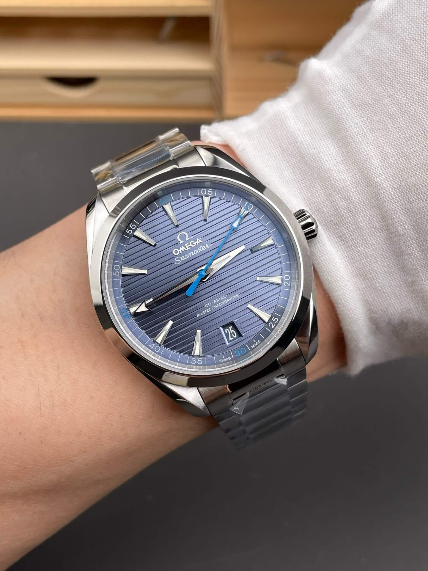 Omega Replica Seamaster Aqua Terra 150M Super Clone Watch 22010412103002 Omega Replica Seamaster Aqua Terra 150M Super Clone Watch 22010412103002