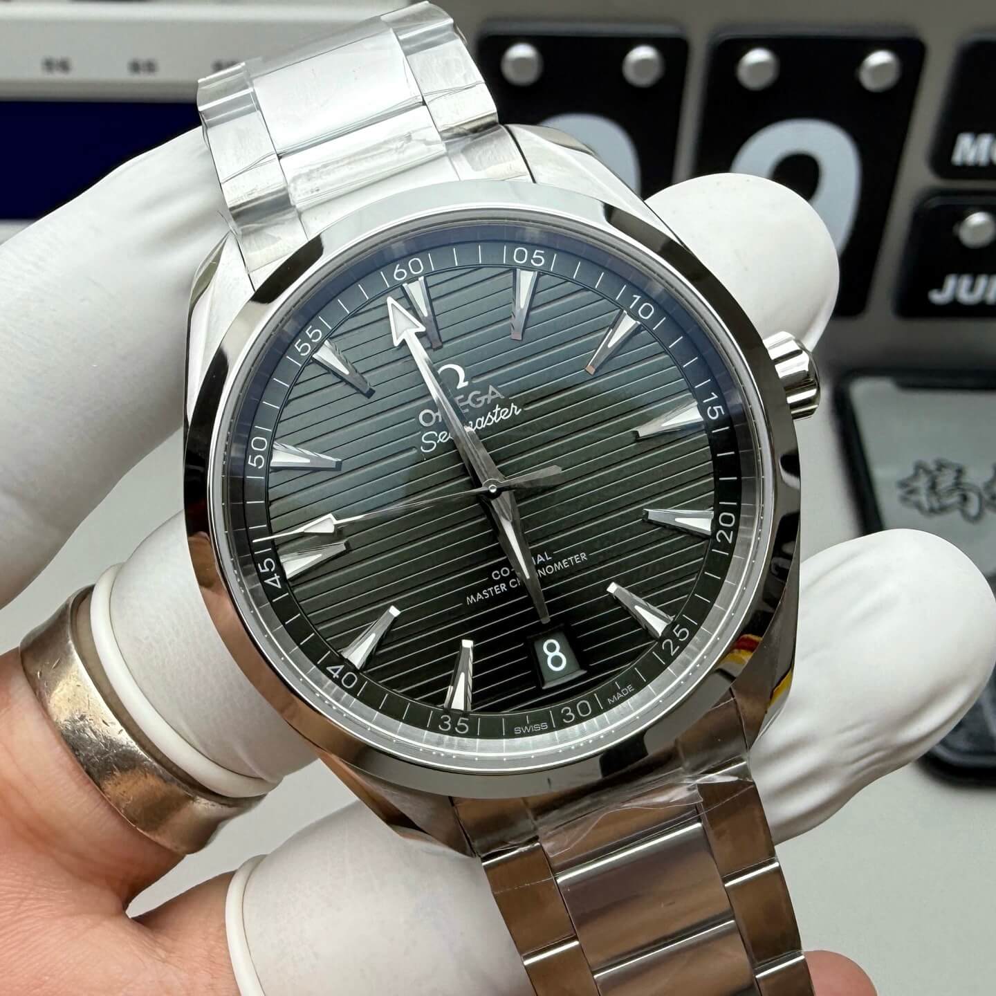 Omega Replica Seamaster Aqua Terra 150M Super Clone Watch 22010412110001 Omega Replica Seamaster Aqua Terra 150M Super Clone Watch 22010412110001