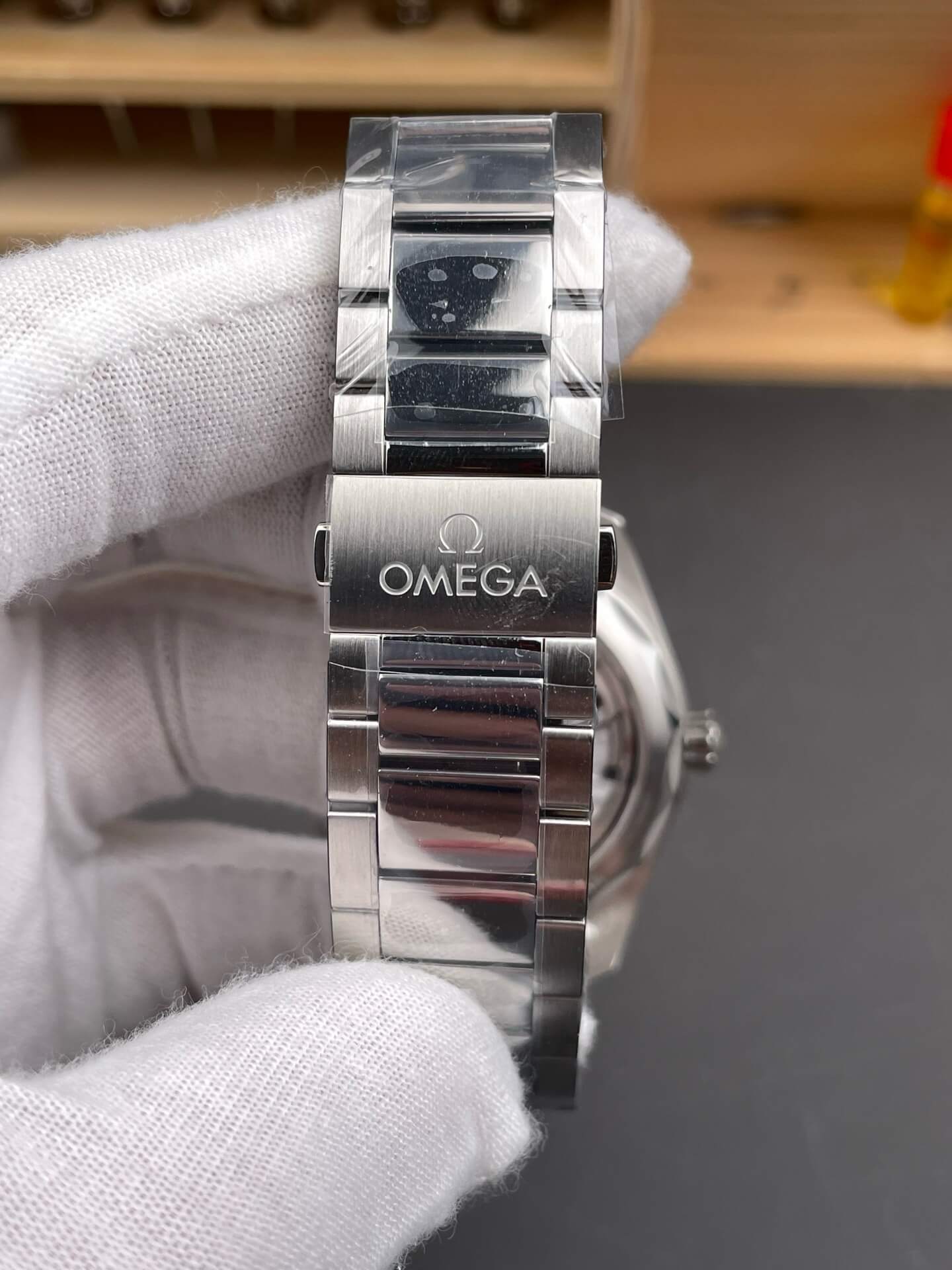 Omega Replica Seamaster Aqua Terra 150M Super Clone Watch 22010412110001 Omega Replica Seamaster Aqua Terra 150M Super Clone Watch 22010412110001