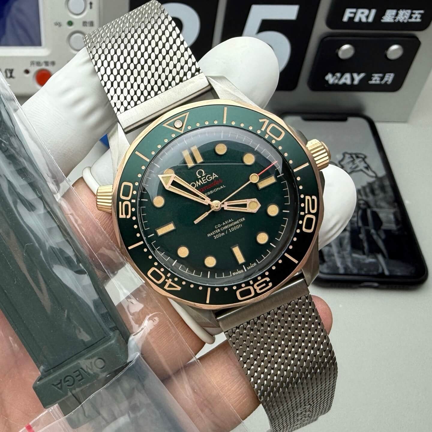Omega Replica Seamaster Diver 300M 007 Edition Super Clone Watch 21090422010001