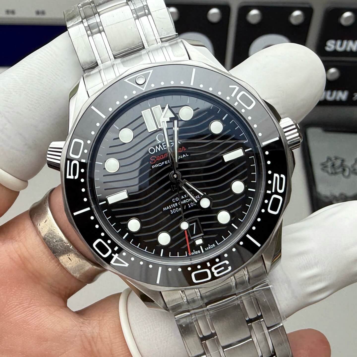 Omega Replica Seamaster Diver 300M Super Clone Watch 21030422001001 Omega Replica Seamaster Diver 300M Super Clone Watch 21030422001001