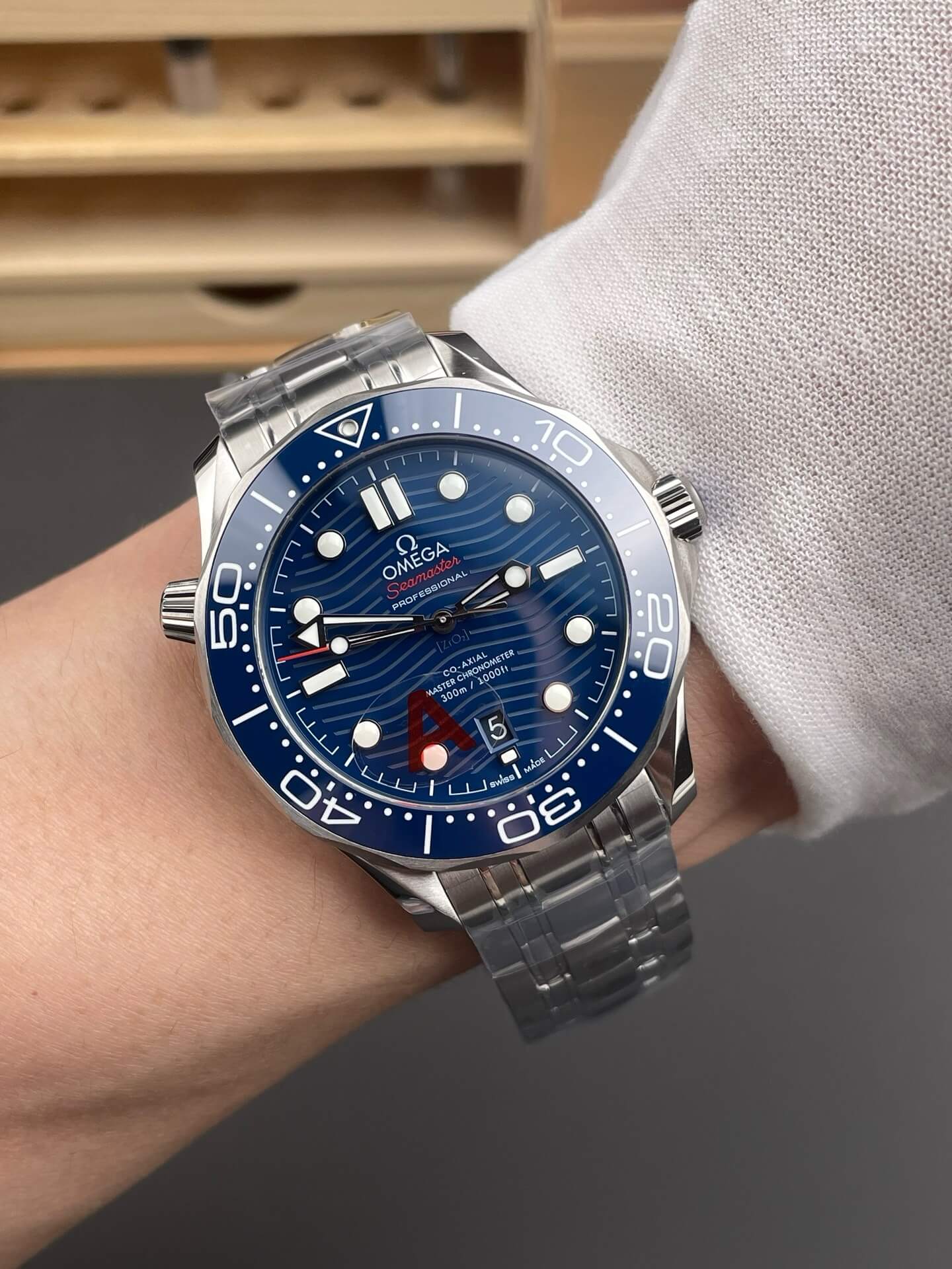 Omega Replica Seamaster Diver 300M Super Clone Watch 21030422003001 Omega Replica Seamaster Diver 300M Super Clone Watch 21030422003001