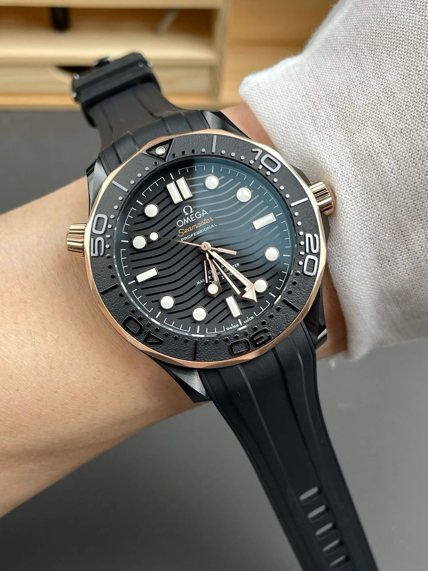 Omega Replica Seamaster Diver 300M Super Clone Watch 21062442001001 Omega Replica Seamaster Diver 300M Super Clone Watch 21062442001001