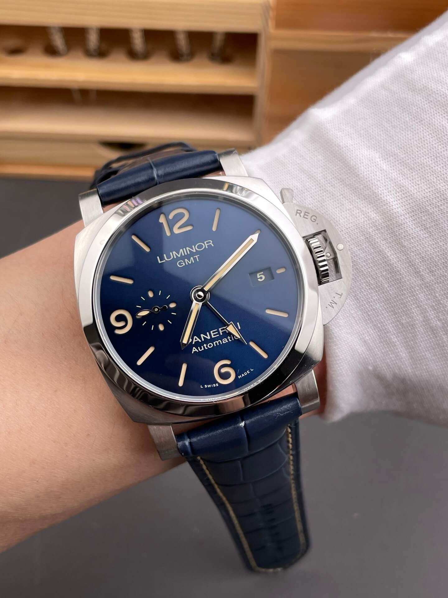 Panerai Replica Luminor 1950 44 3 Days GMT Super Clone Watch PAM01033