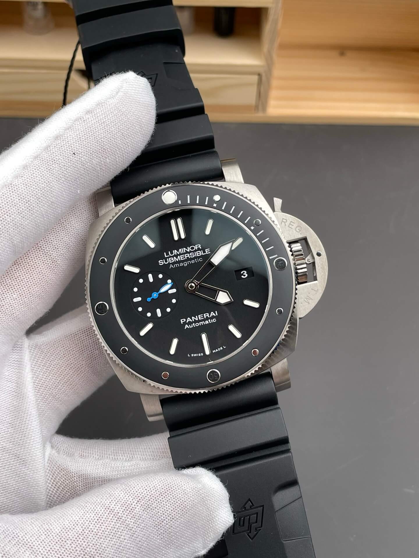 Panerai Replica Submersible Amagnetic Super Clone Watch PAM01389 Panerai Replica Submersible Amagnetic Super Clone Watch PAM01389