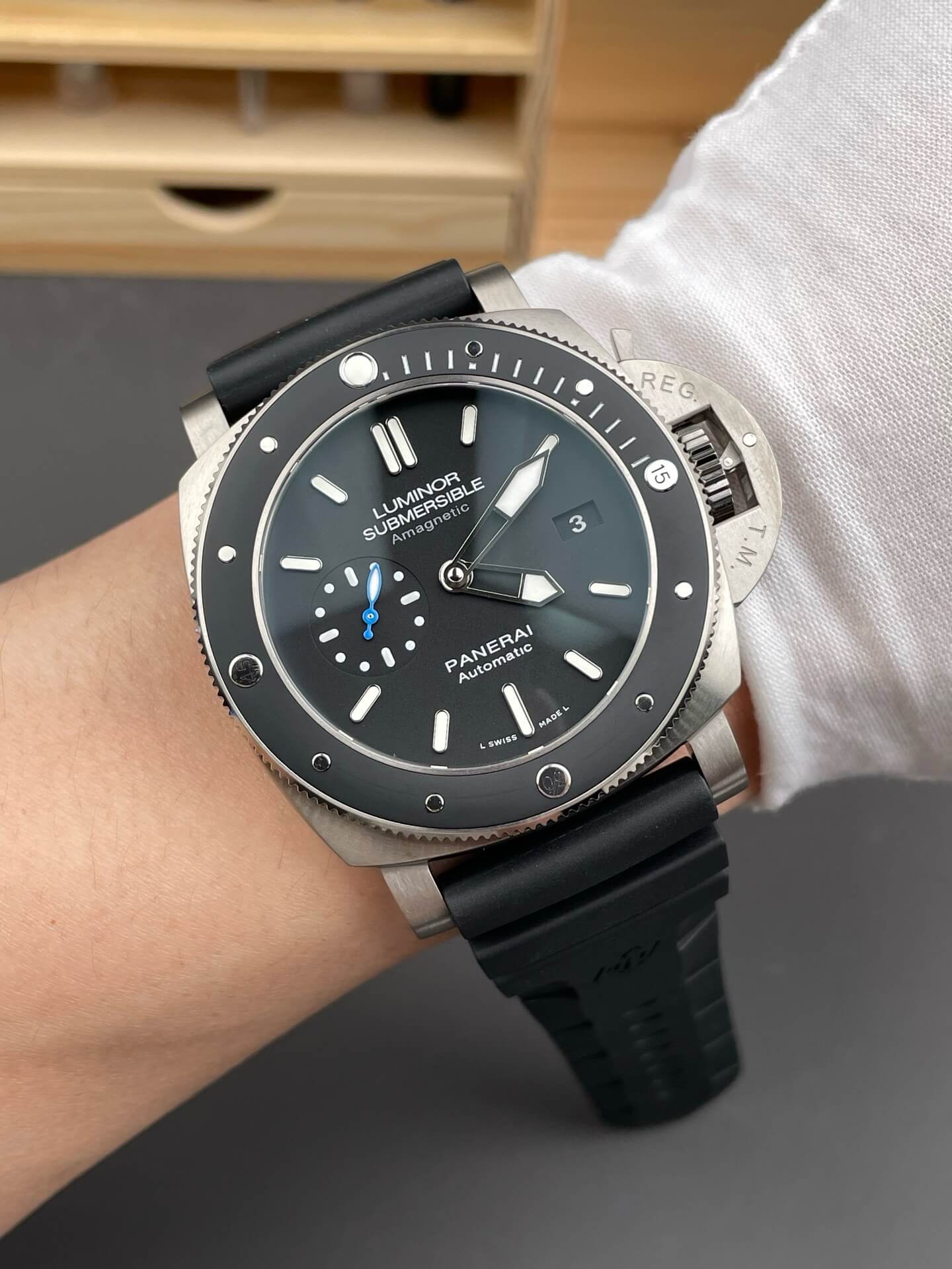 Panerai Replica Submersible Amagnetic Super Clone Watch PAM01389 Panerai Replica Submersible Amagnetic Super Clone Watch PAM01389