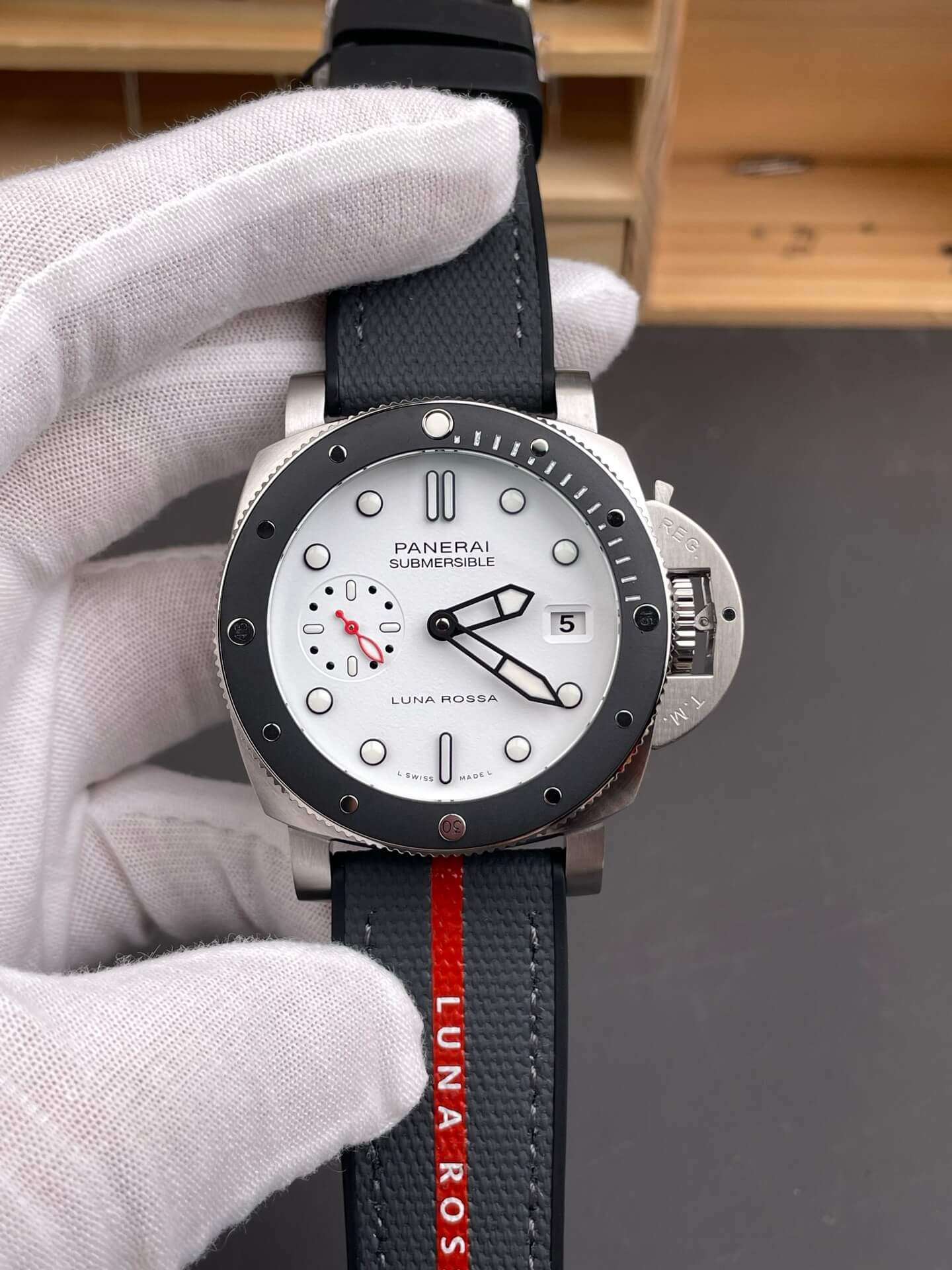 Panerai Replica Submersible Luna Rossa Super Clone Watch PAM01579 Panerai Replica Submersible Luna Rossa Super Clone Watch PAM01579