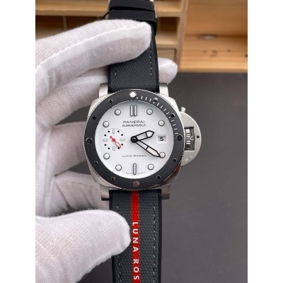 Panerai Replica Submersible Luna Rossa Super Clone Watch PAM01579