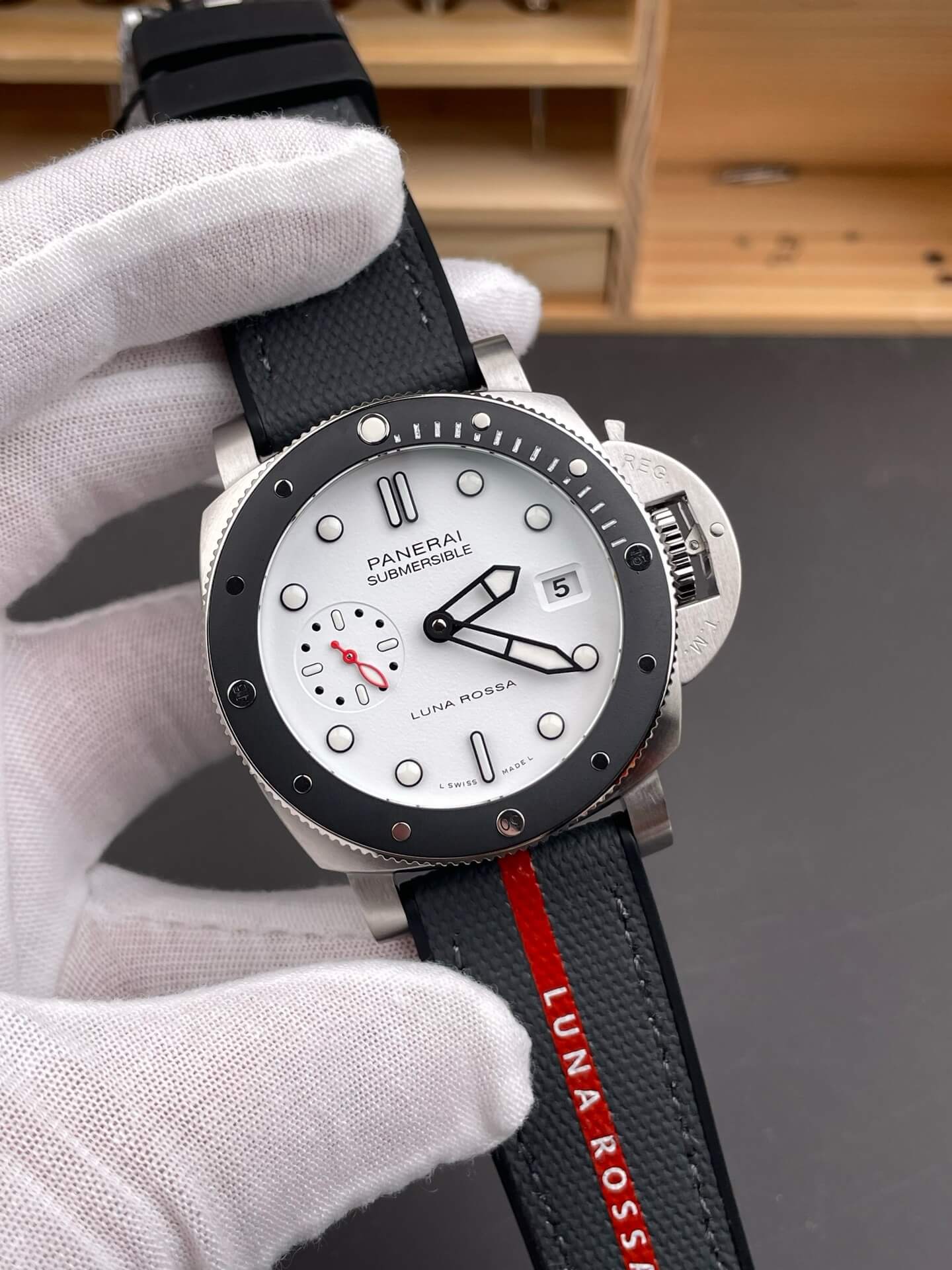 Panerai Replica Submersible Luna Rossa Super Clone Watch PAM01579 Panerai Replica Submersible Luna Rossa Super Clone Watch PAM01579