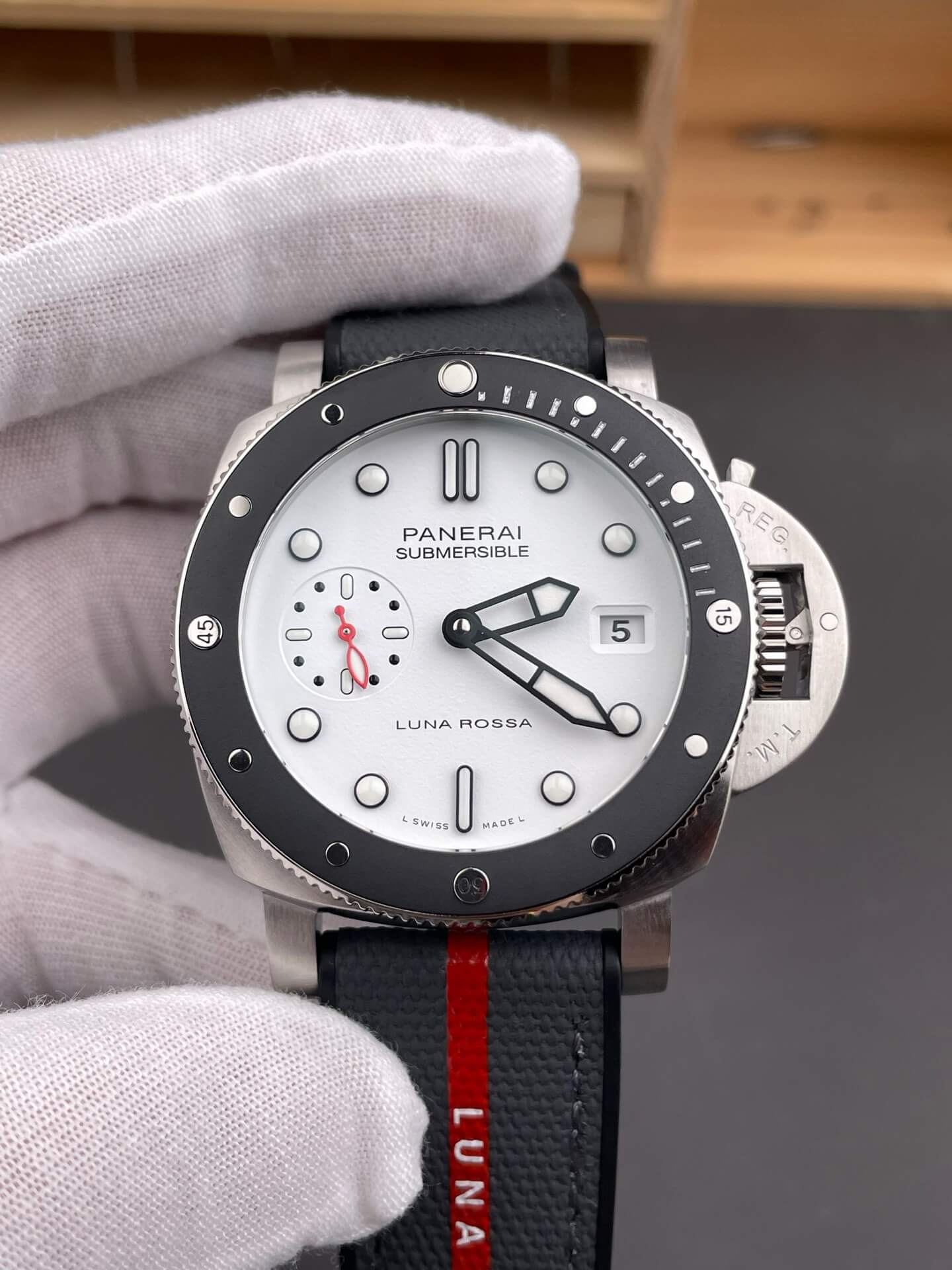 Panerai Replica Submersible Luna Rossa Super Clone Watch PAM01579 Panerai Replica Submersible Luna Rossa Super Clone Watch PAM01579
