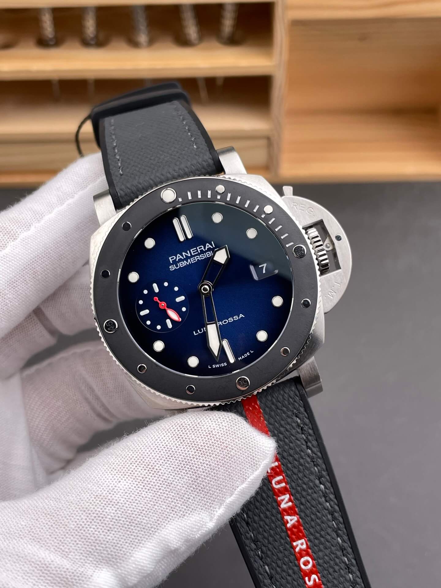 Panerai Replica Submersible Luna Rossa Super Clone Watch PAM01565