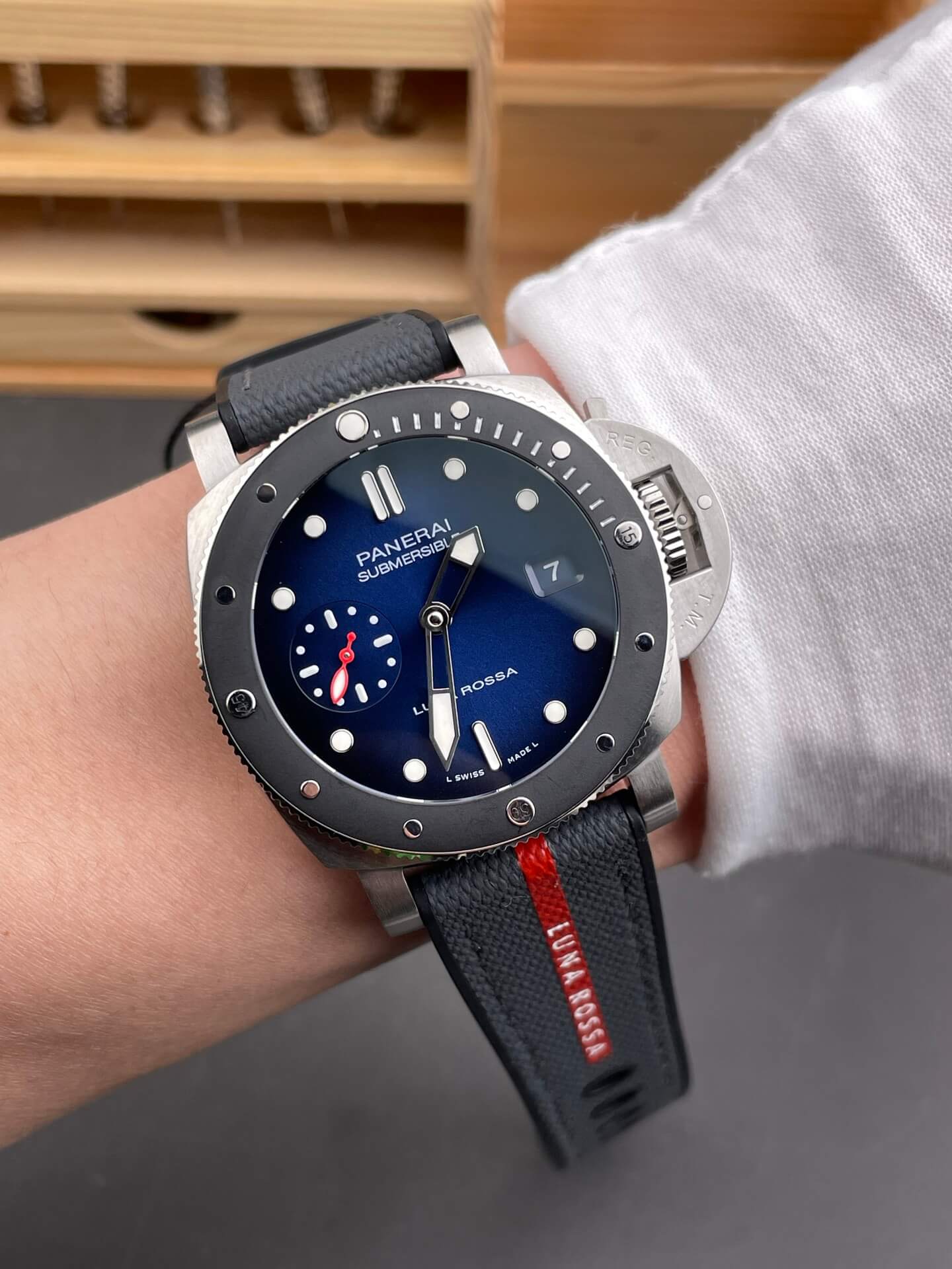 Panerai Replica Submersible Luna Rossa Super Clone Watch PAM01565