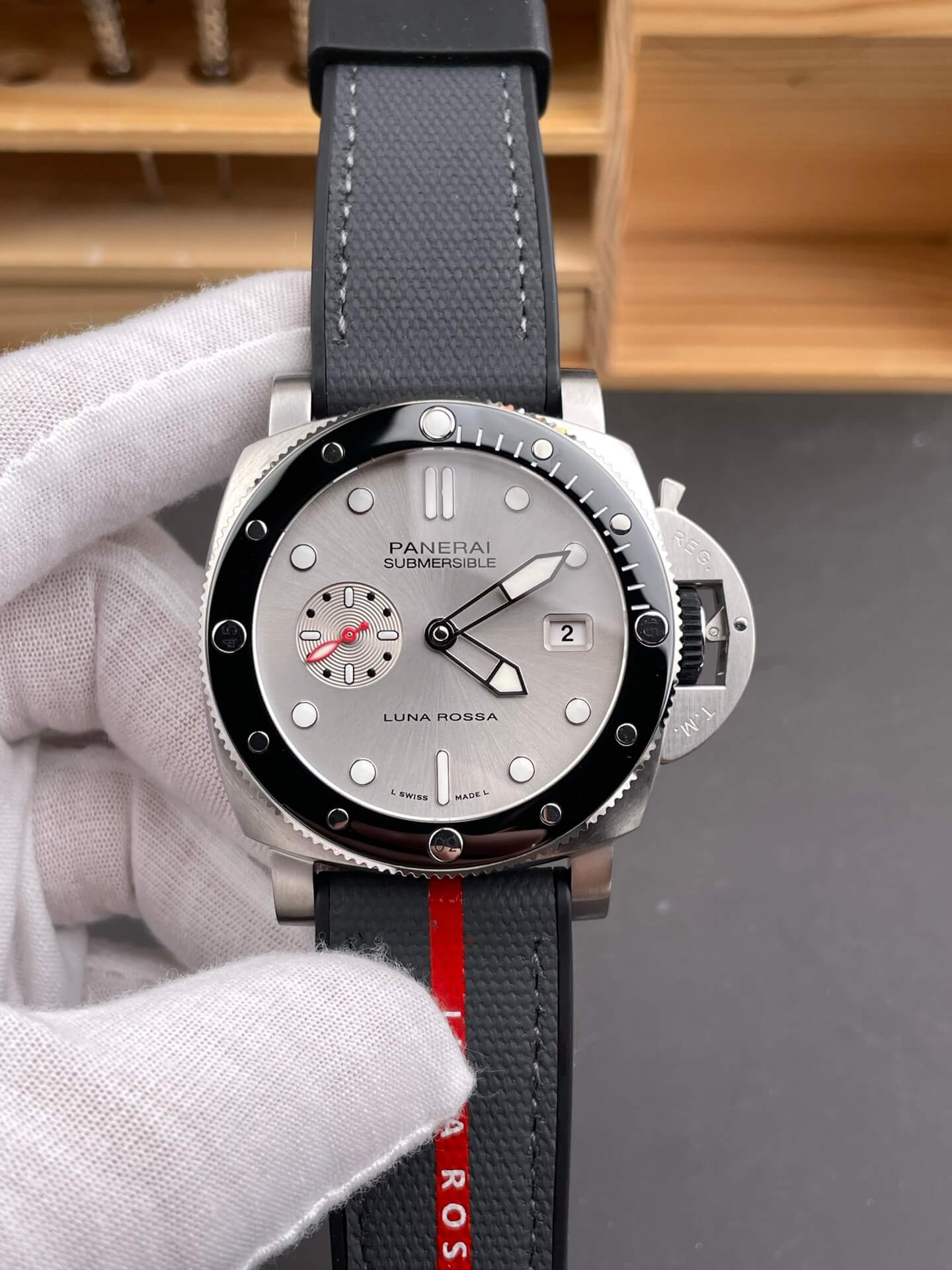 Panerai Replica Submersible QuarantaQuattro Luna Rossa Super Clone Watch PAM01681