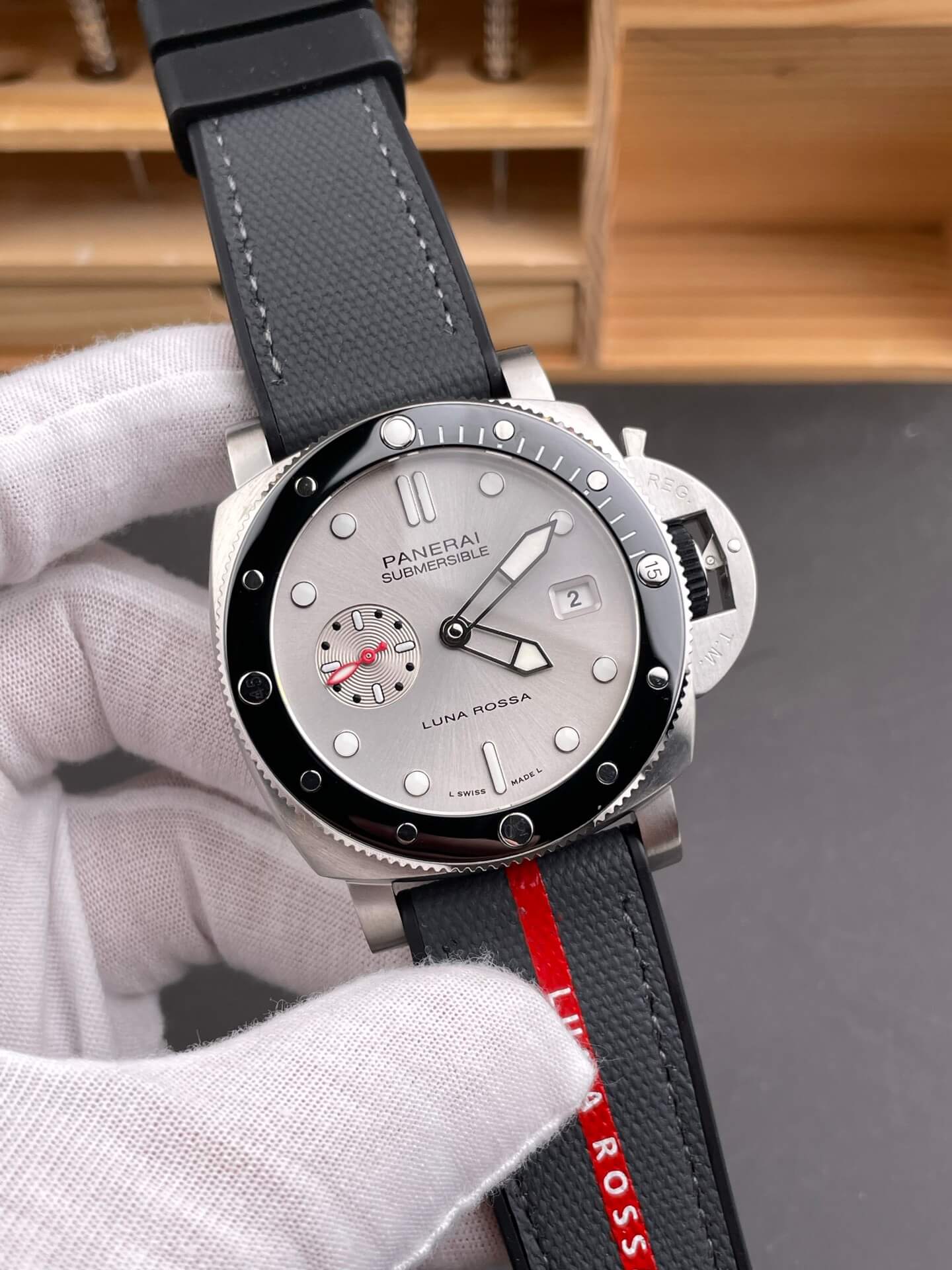 Panerai Replica Submersible QuarantaQuattro Luna Rossa Super Clone Watch PAM01681